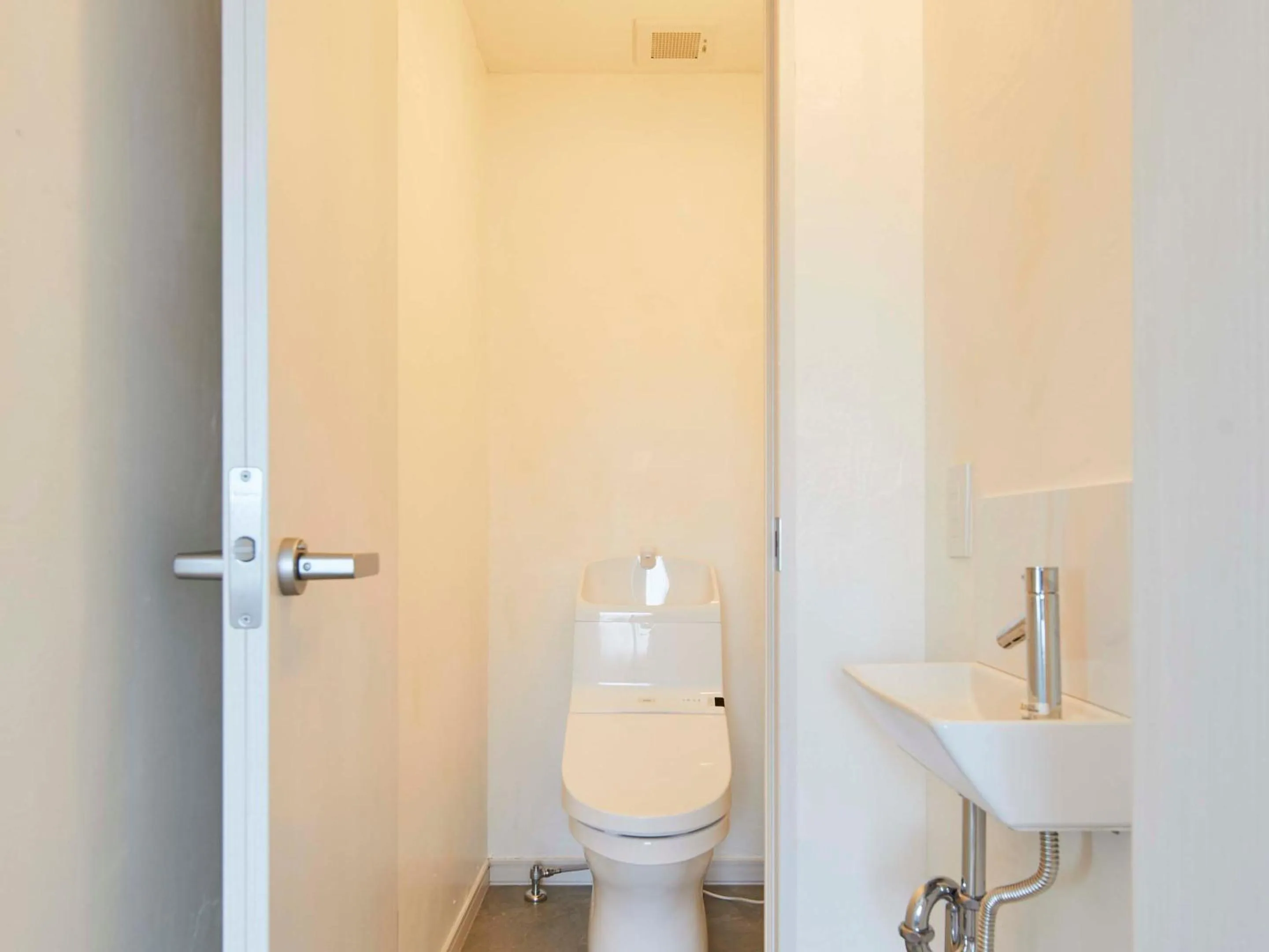 Bathroom in haku hostel