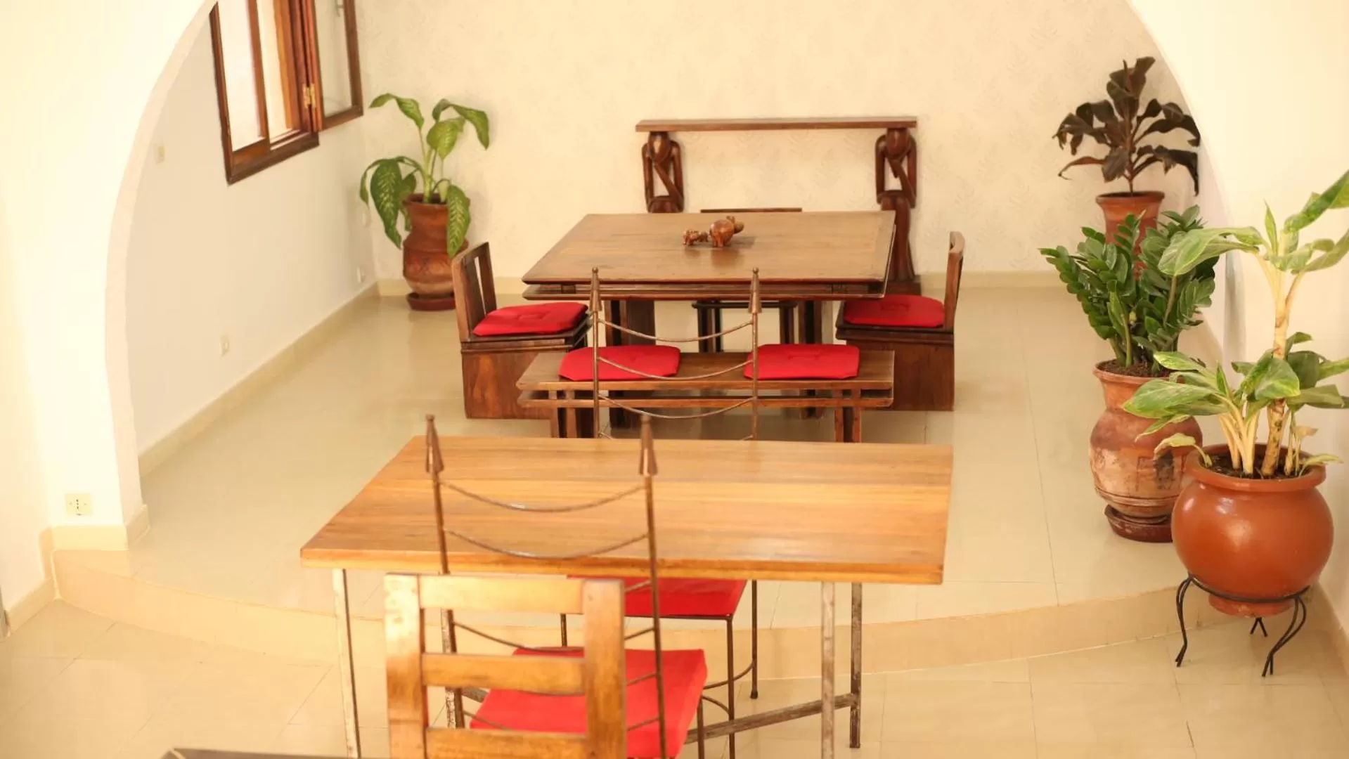 Restaurant/places to eat in ILLIYIN Boutique Hotel