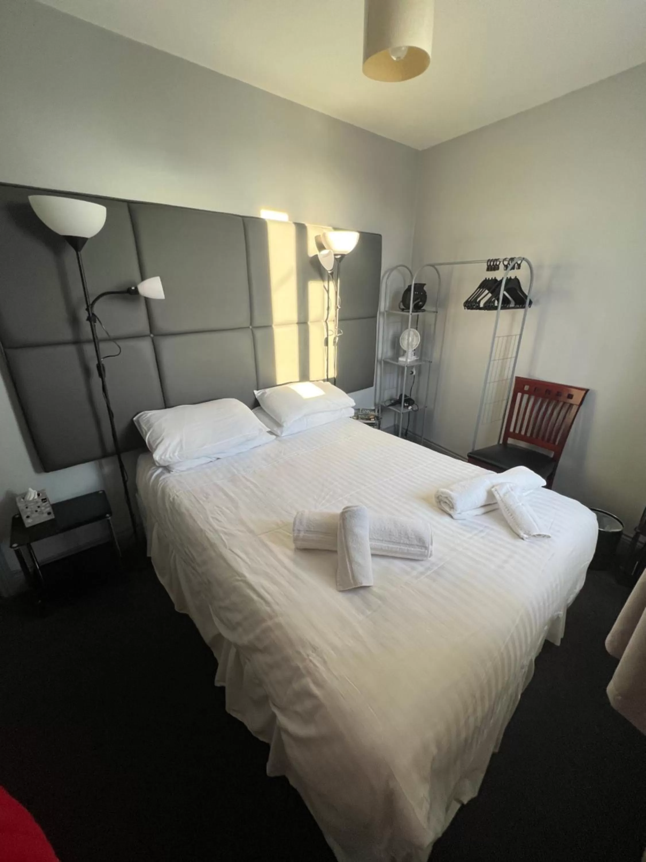 Bedroom, Bed in Links Lets Room Only