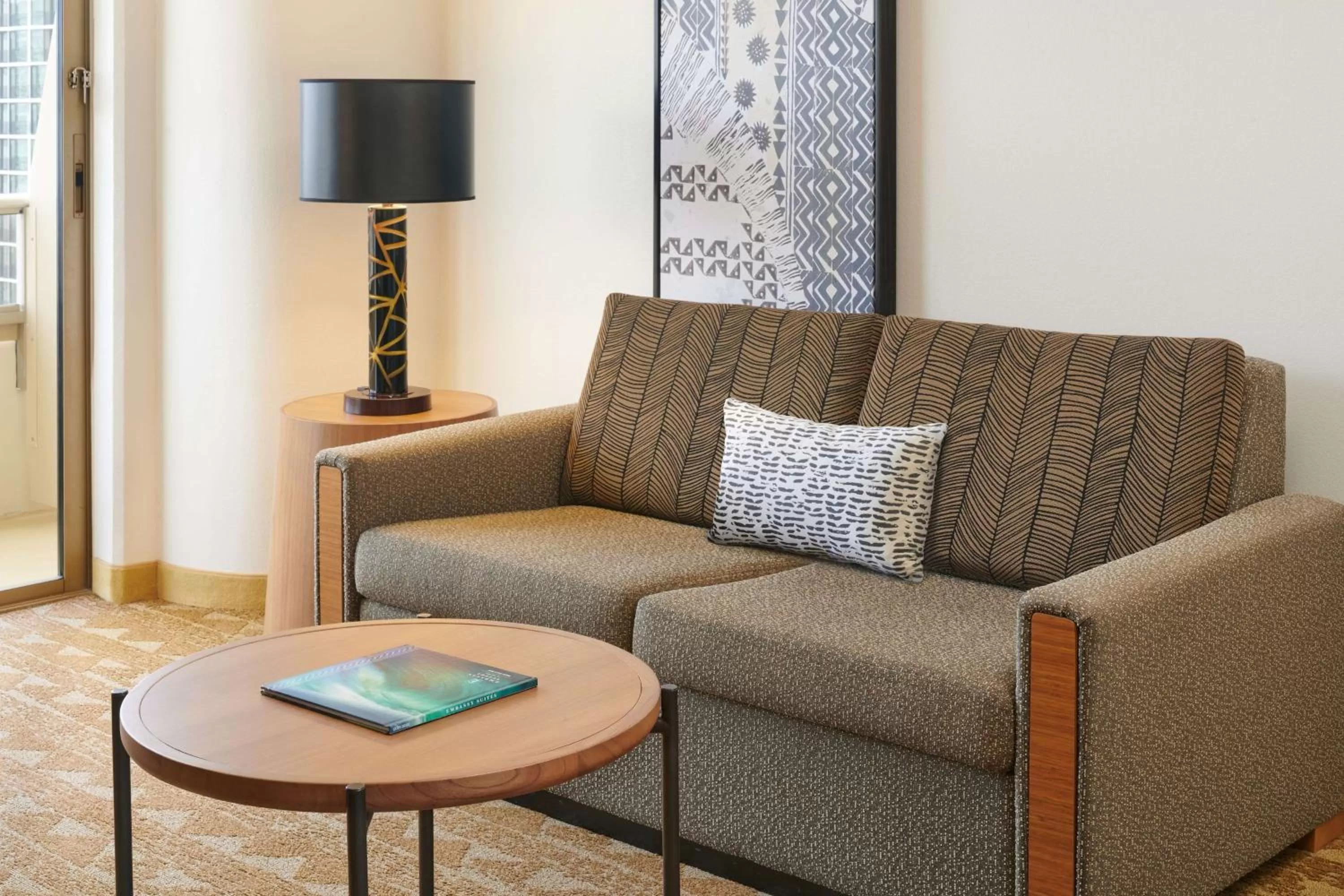 Living room in Embassy Suites by Hilton Waikiki Beach Walk