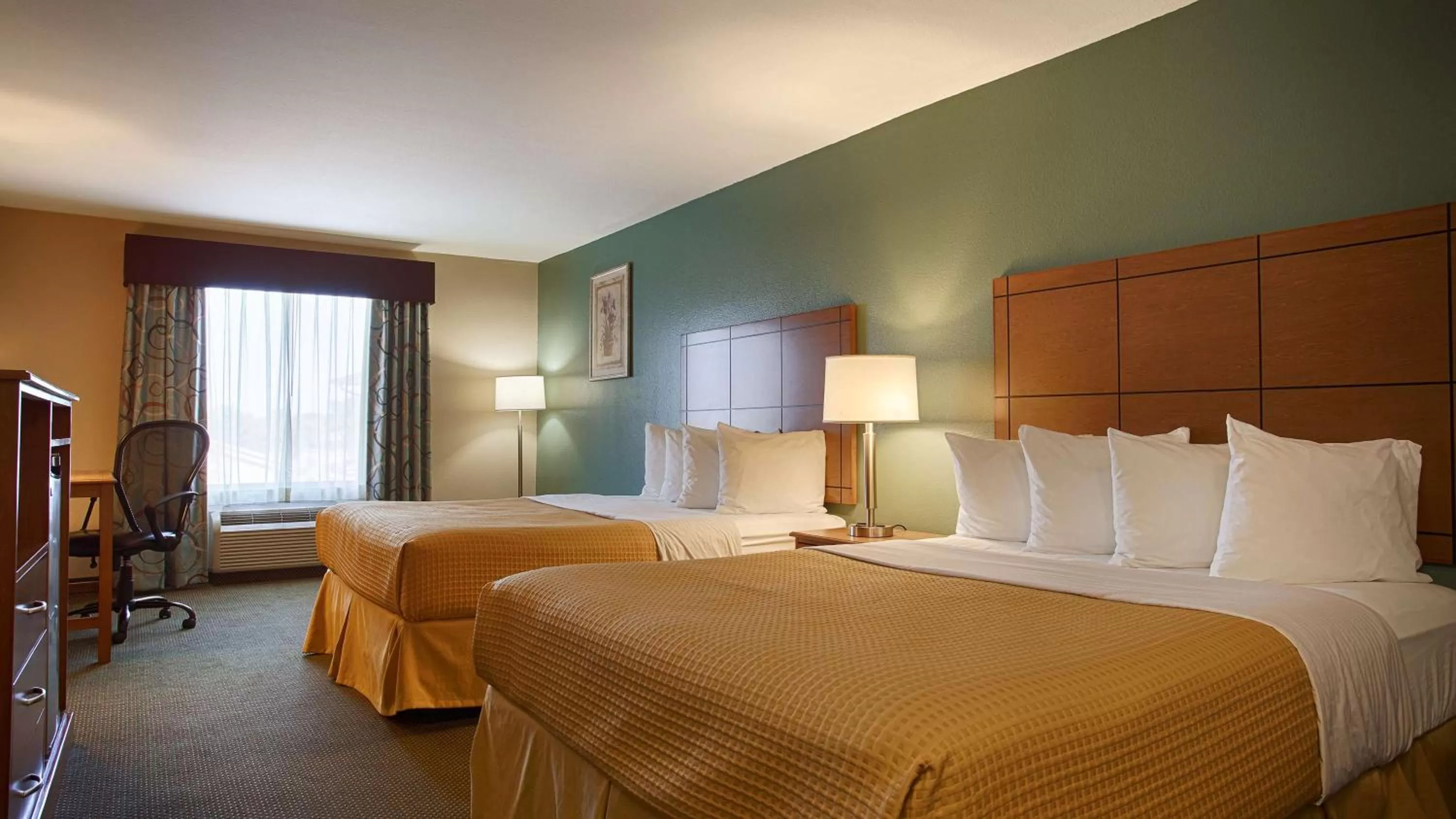 Photo of the whole room, Bed in Quality Inn Perryton