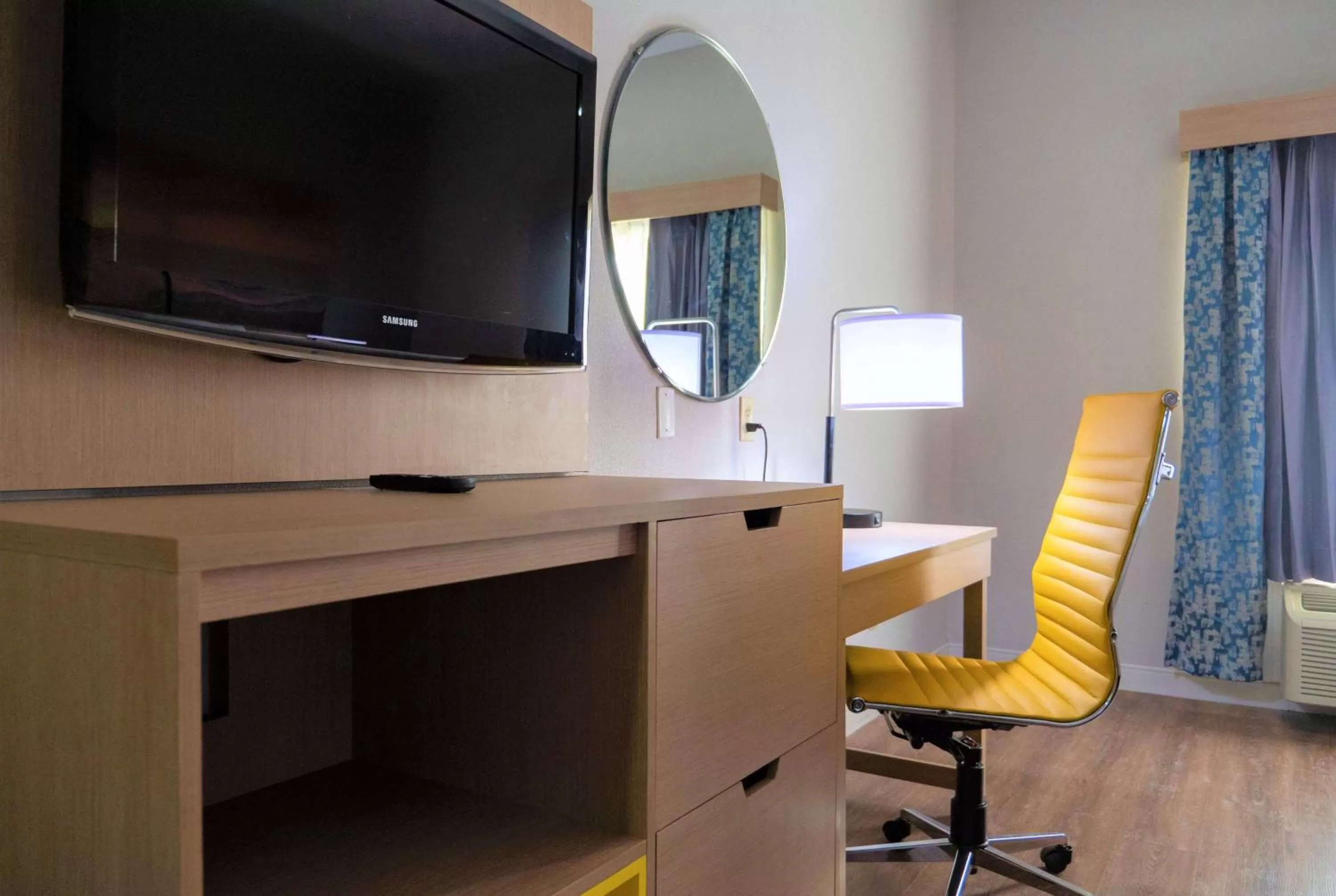 Photo of the whole room in Days Inn & Suites by Wyndham Savannah North I-95