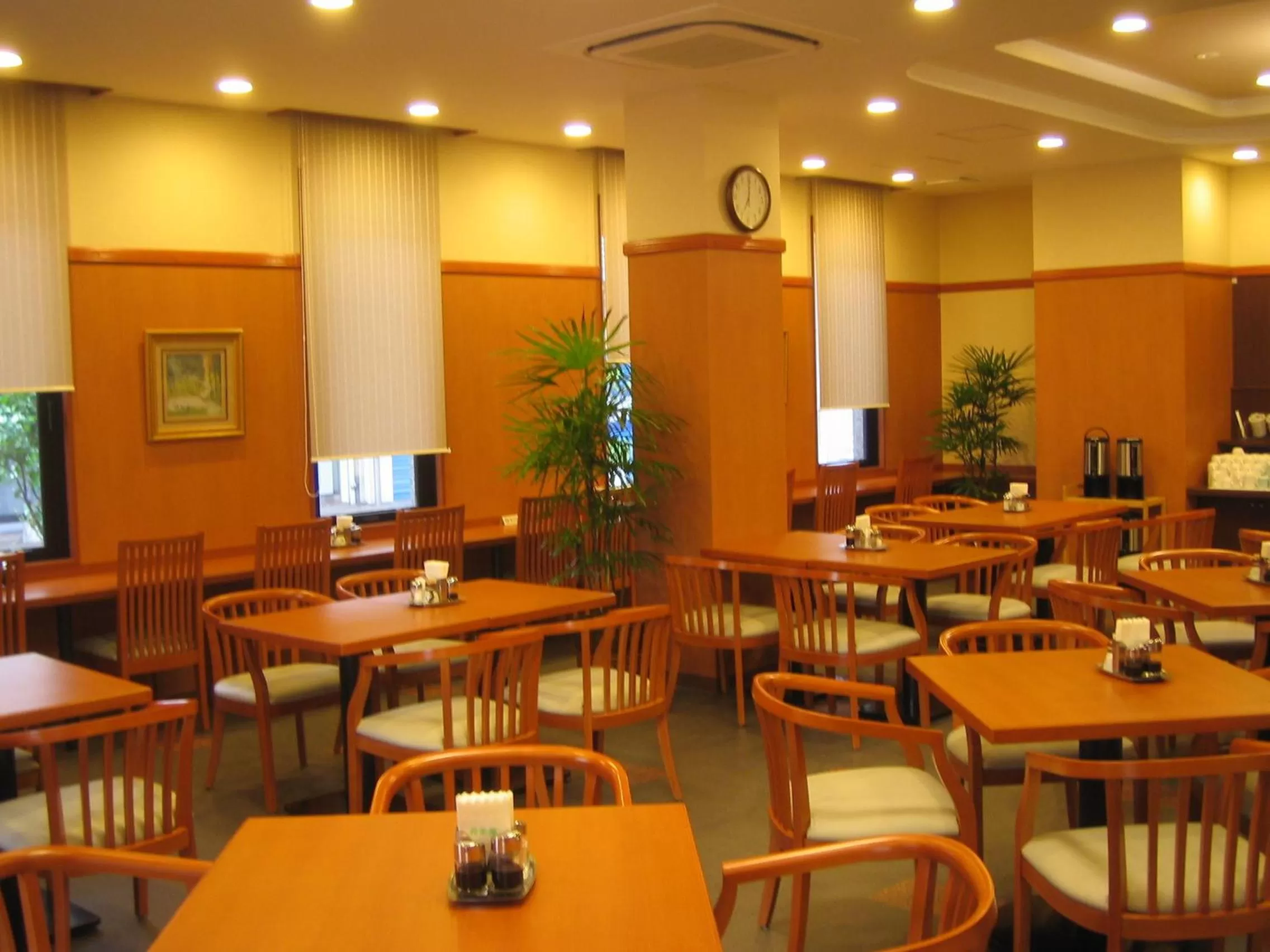 Restaurant/places to eat in Hotel Route-Inn Kitakyushu-Wakamatsu Ekihigashi