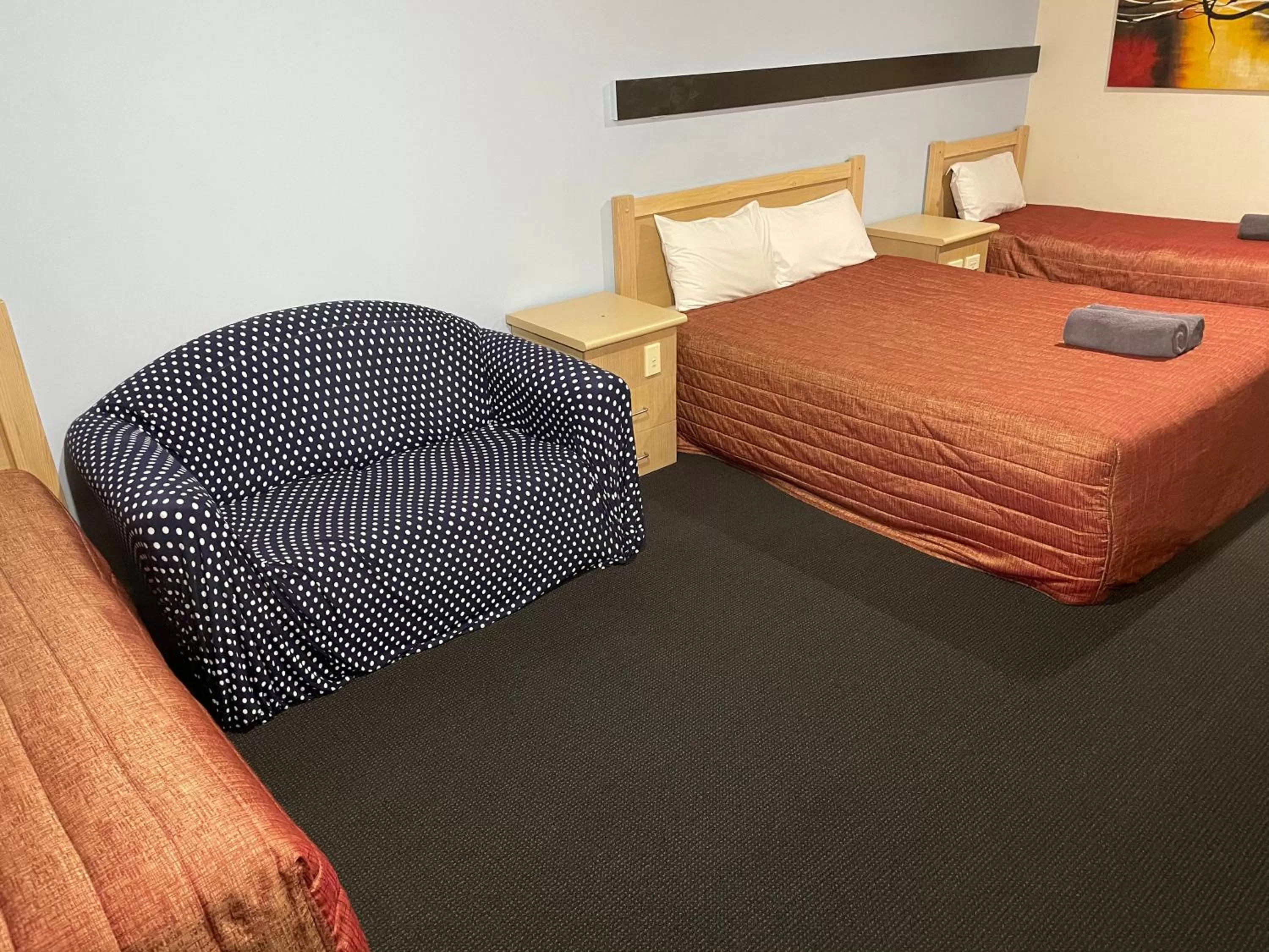 Bed in Countryman Motor Inn Cowra