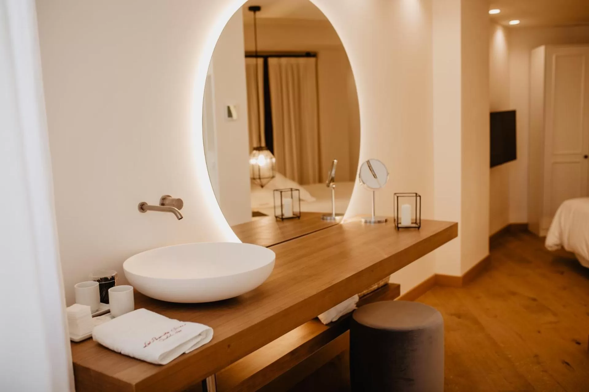 Bathroom, Bed in La Ermita Suites - Único Hotel Monumento de Córdoba