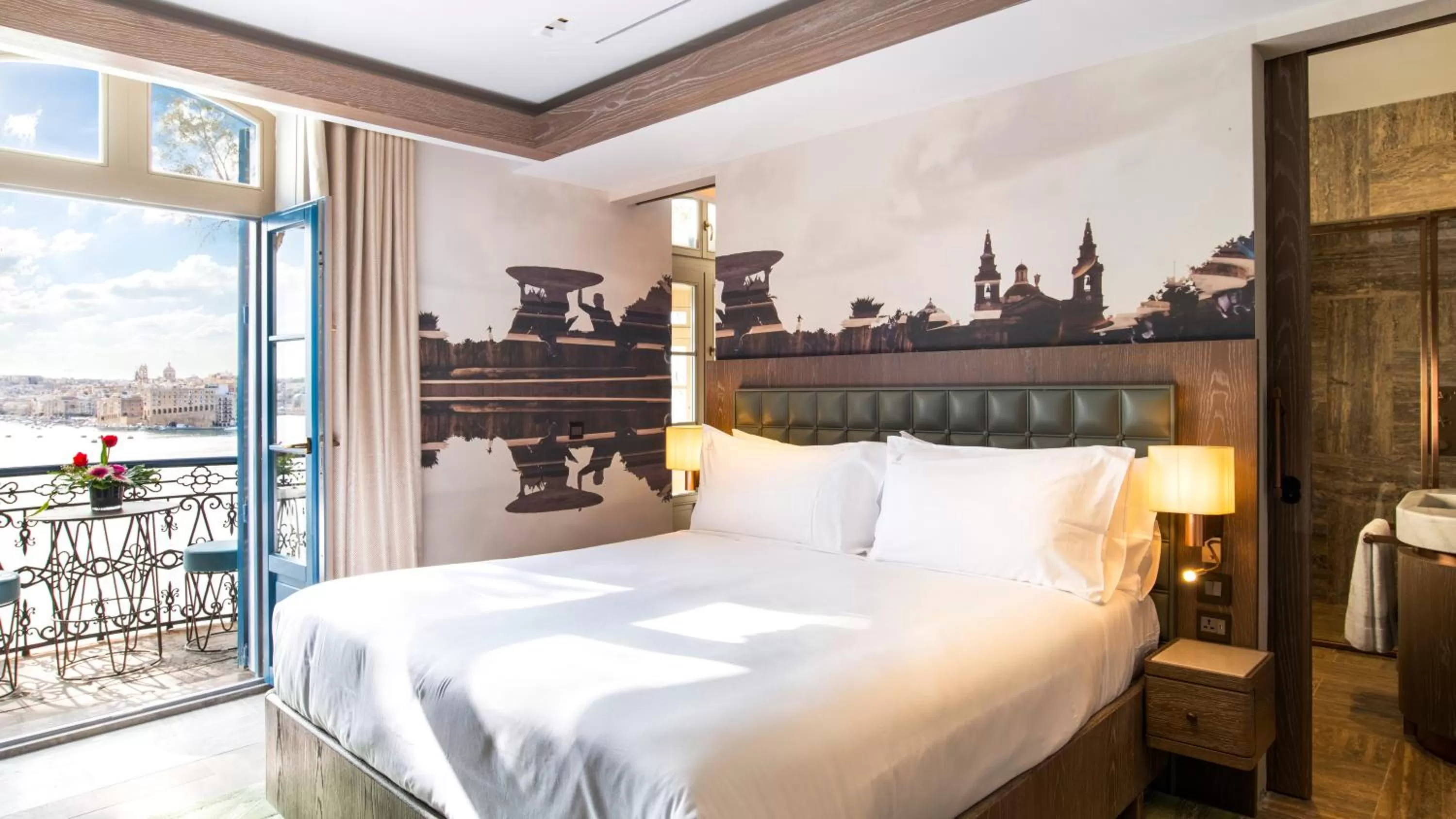 Bed in Iniala Harbour House