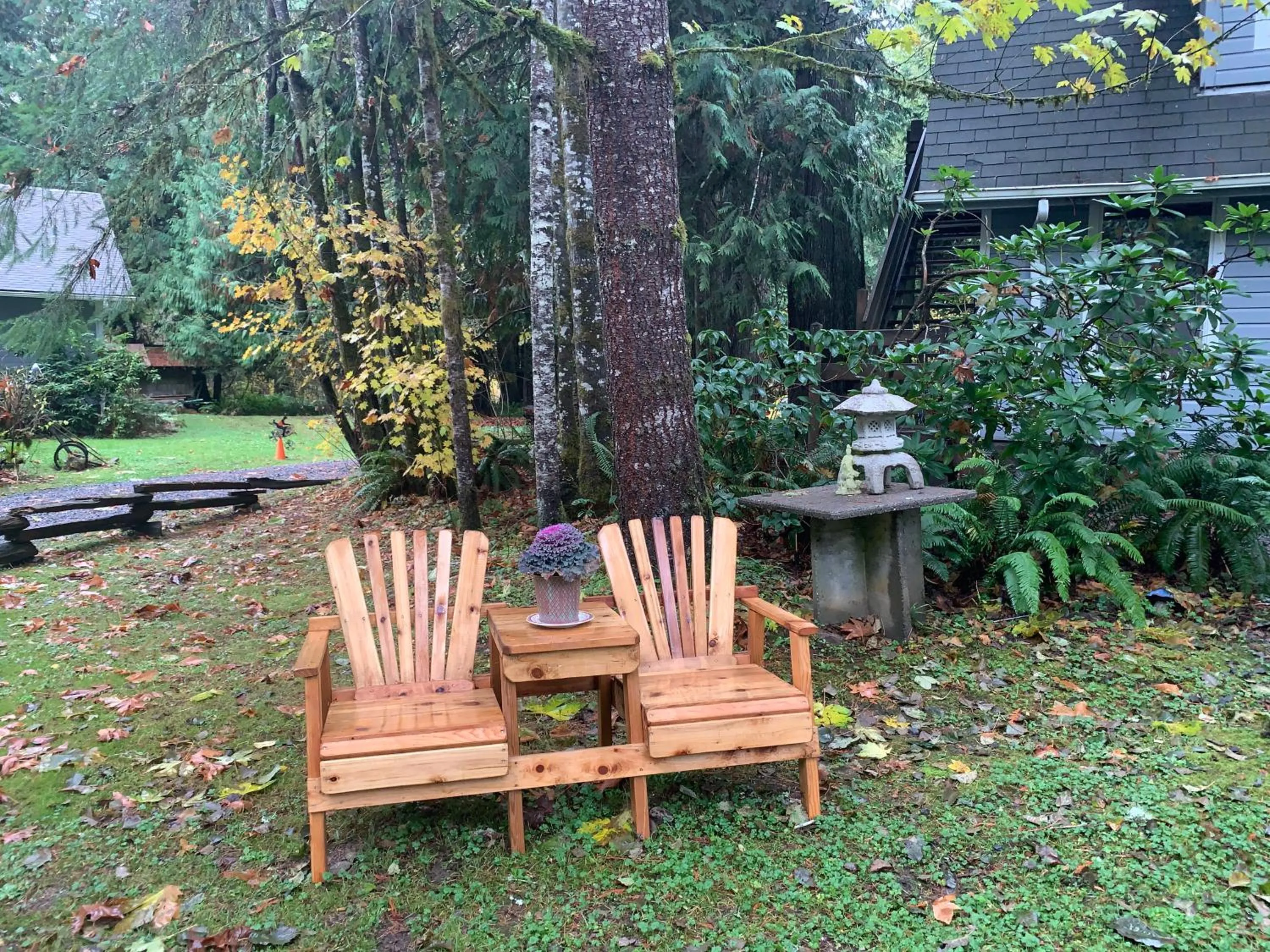 Garden view in Mountain Meadows Inn & Chalet Suites
