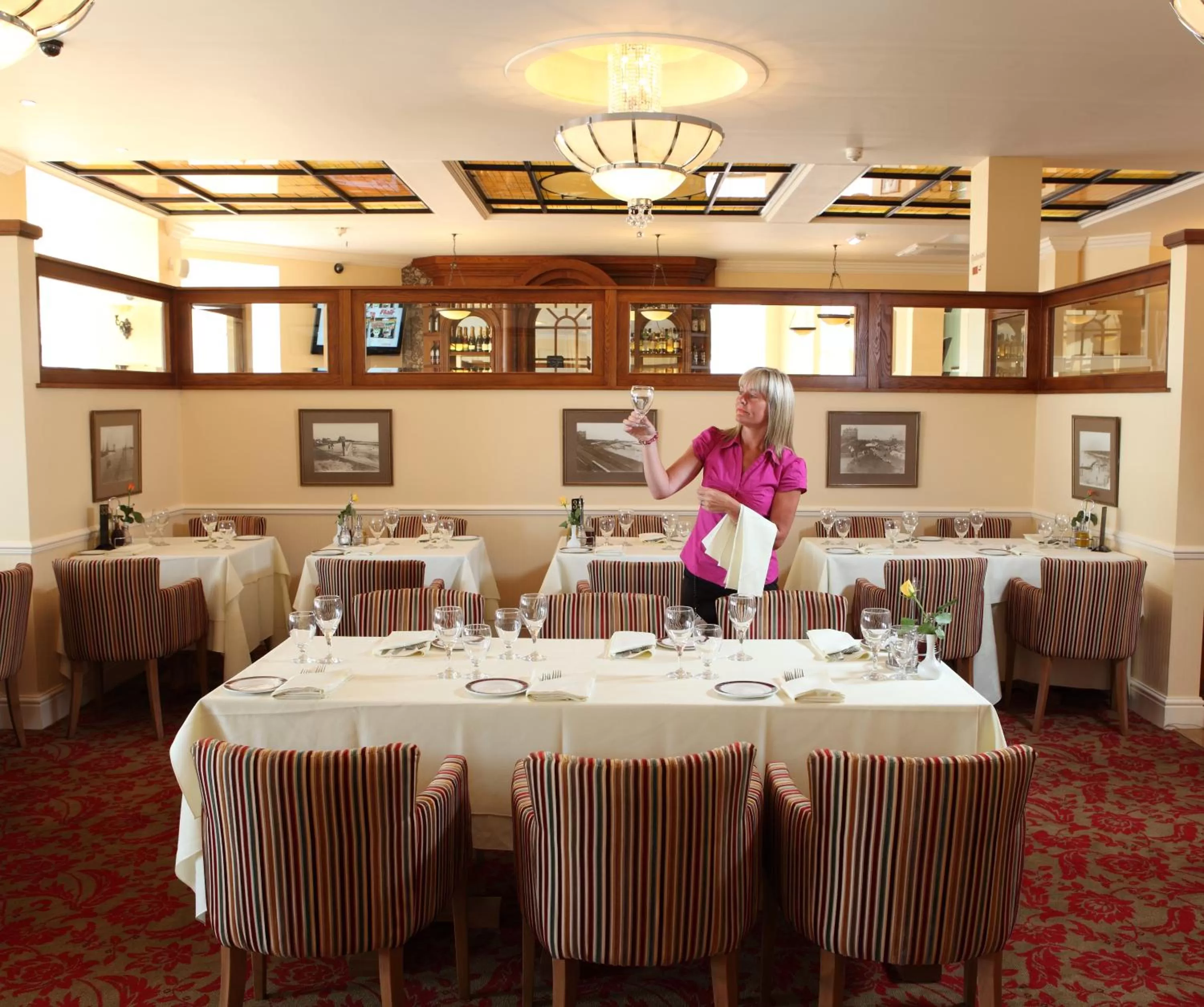 Restaurant/places to eat in Pier Hotel