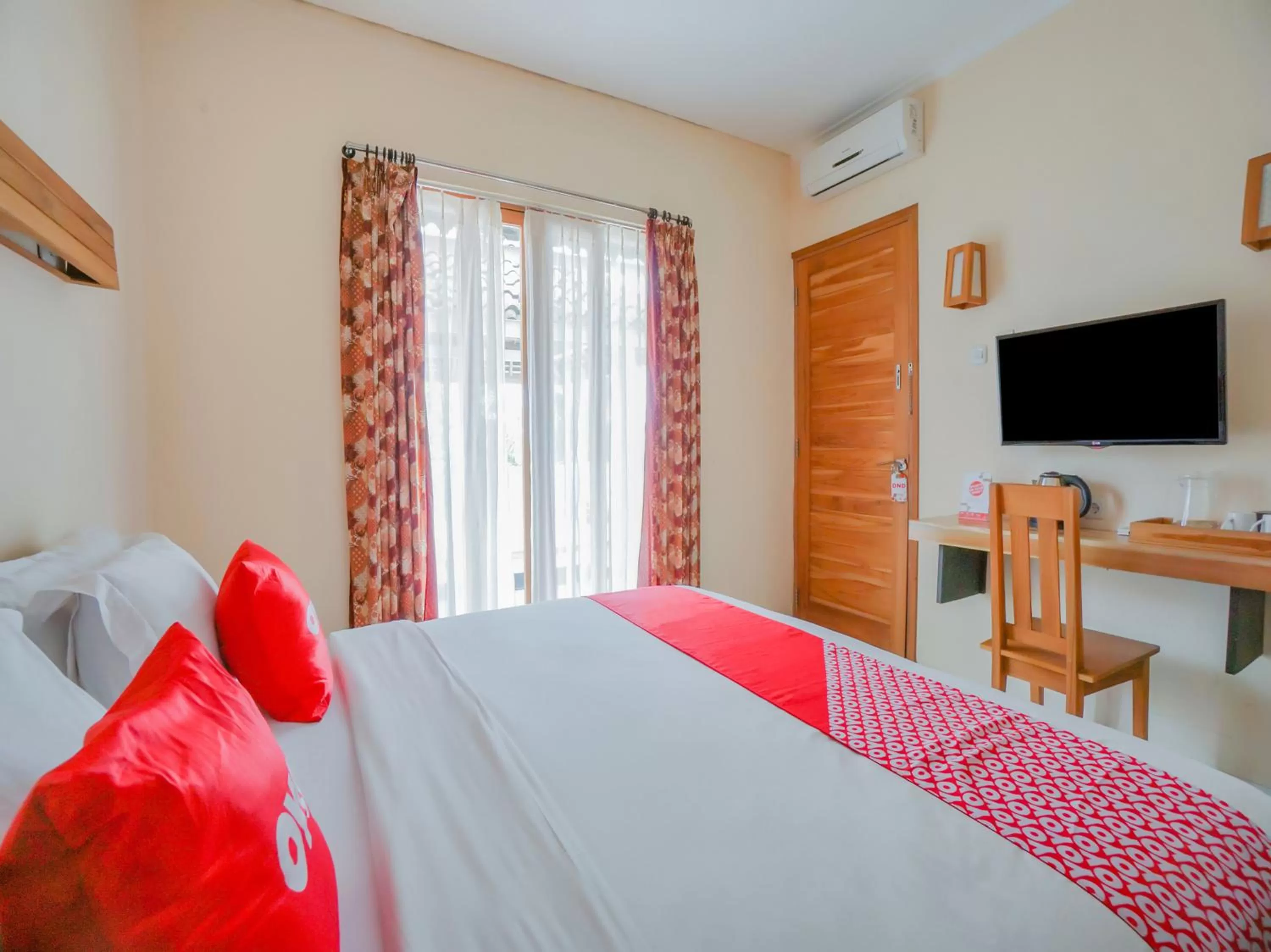 Bedroom in SUPER OYO 90319 Angler Guest House Malang