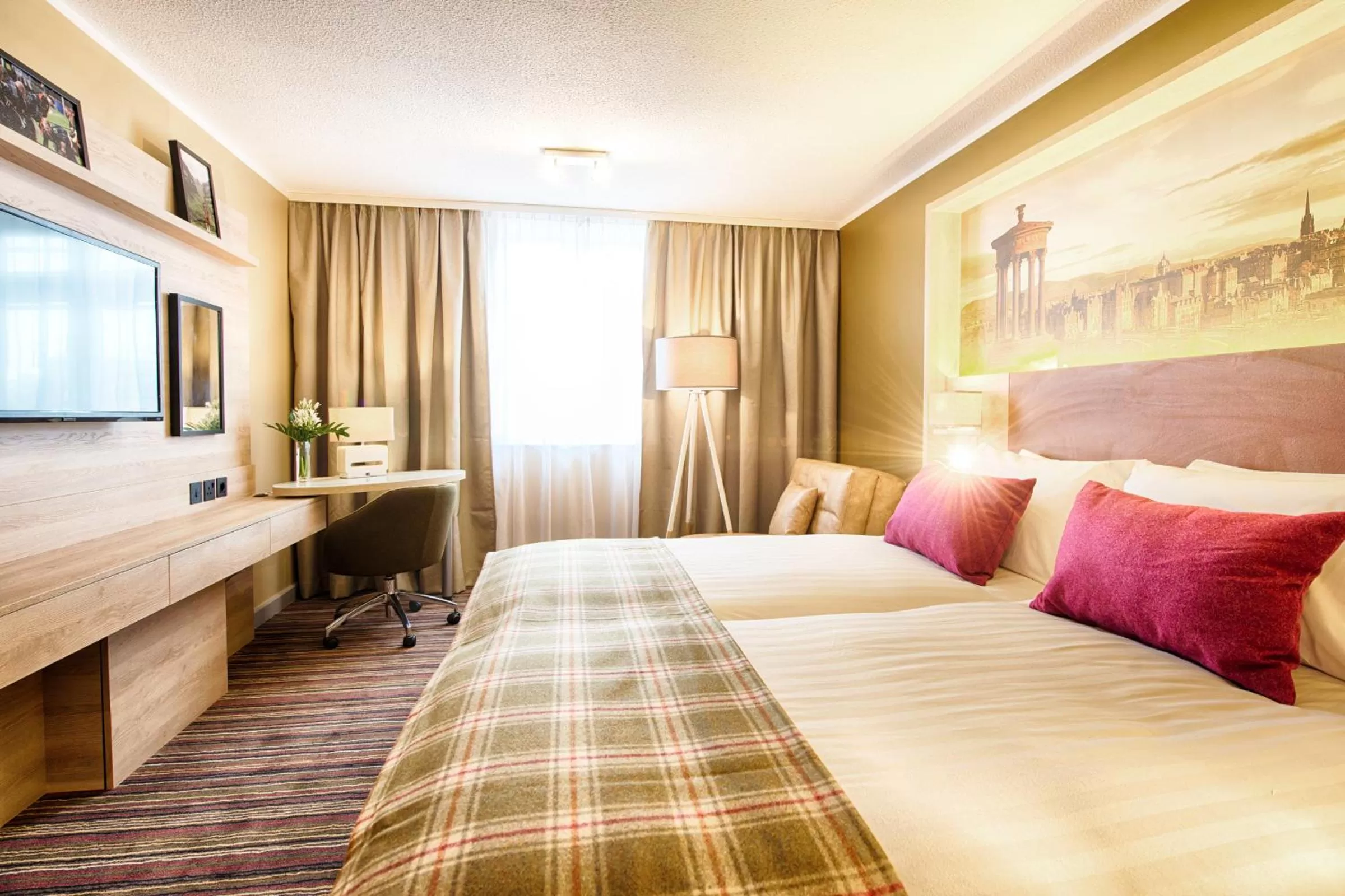 Bedroom, Bed in Leonardo Hotel Edinburgh Haymarket