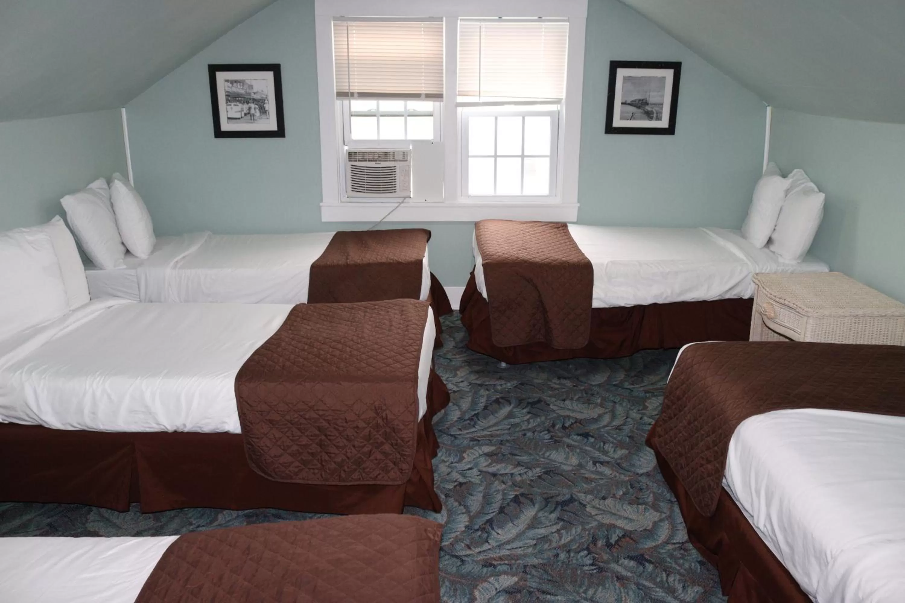 Bedroom in The Burgundy Inn Hotel and Apartments