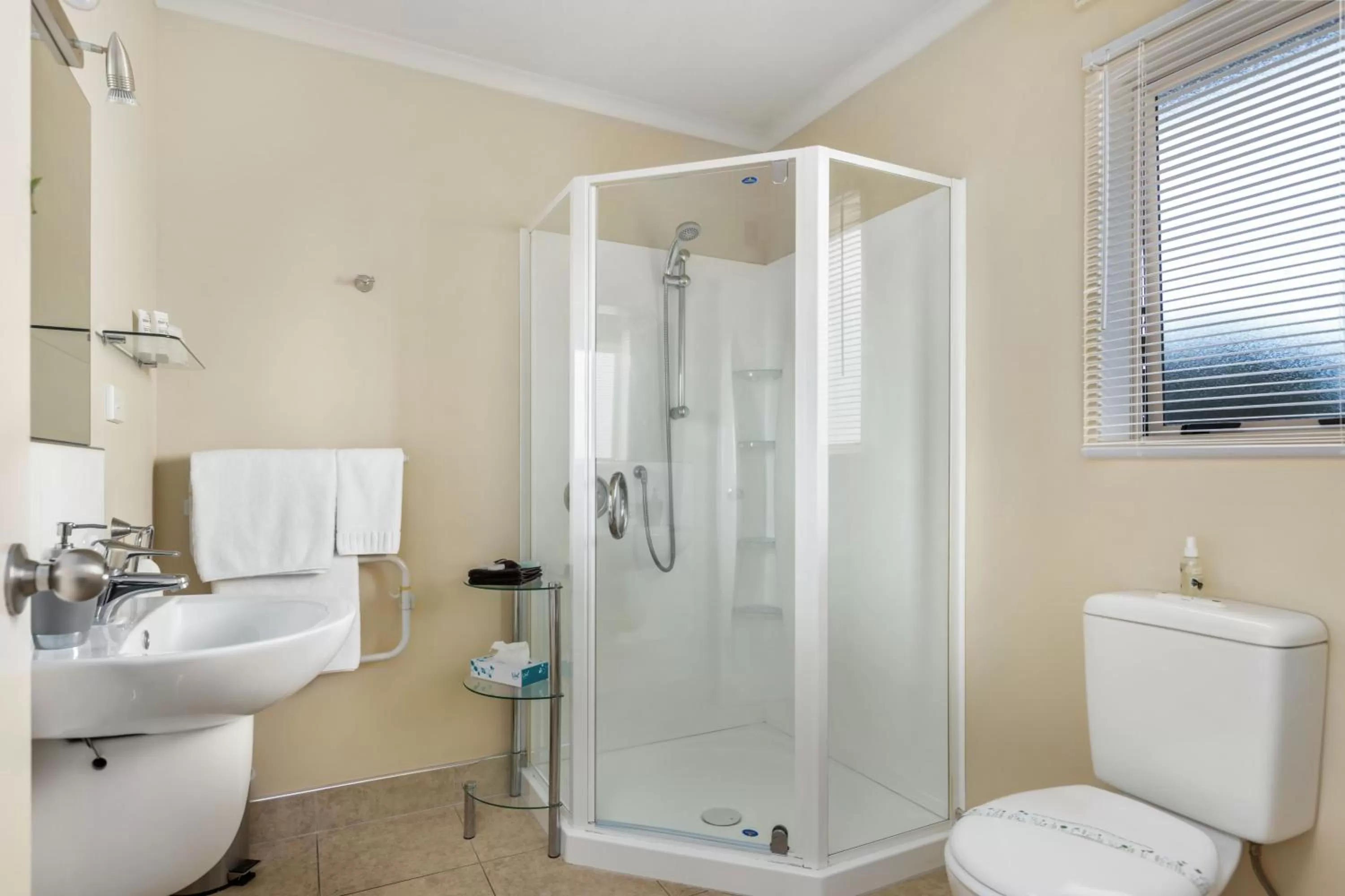 Shower in BK's Chardonnay Motor Lodge