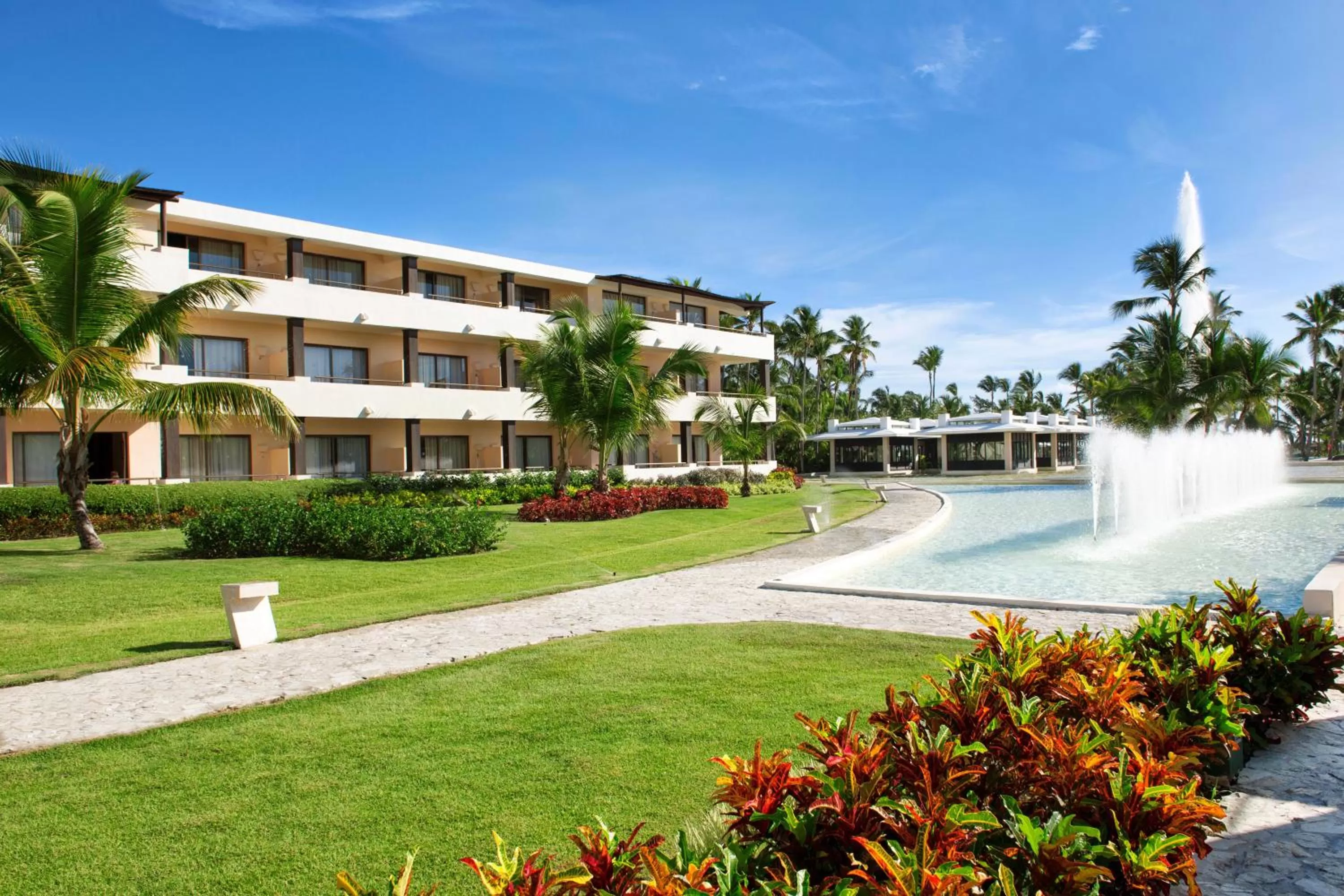 Swimming pool in Catalonia Royal Bavaro - All Inclusive - Adults Only