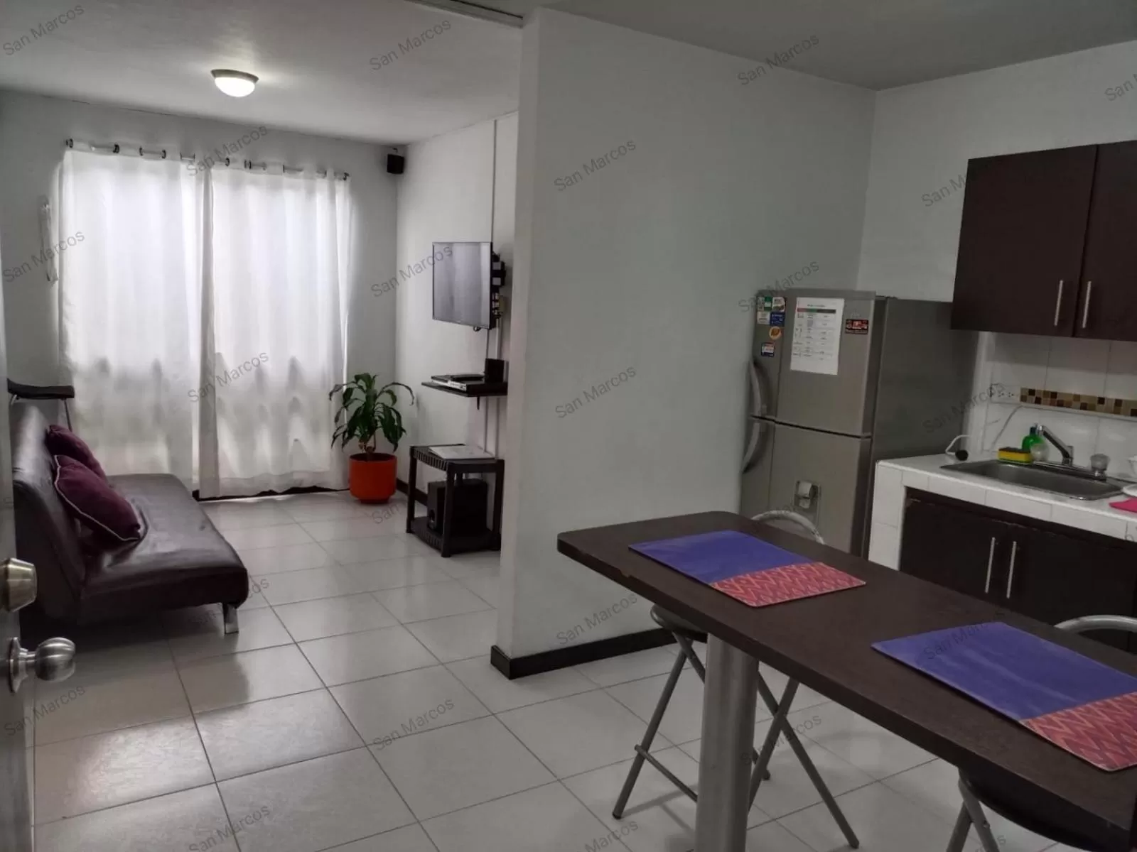 Seating area in Apartasuites San Marcos