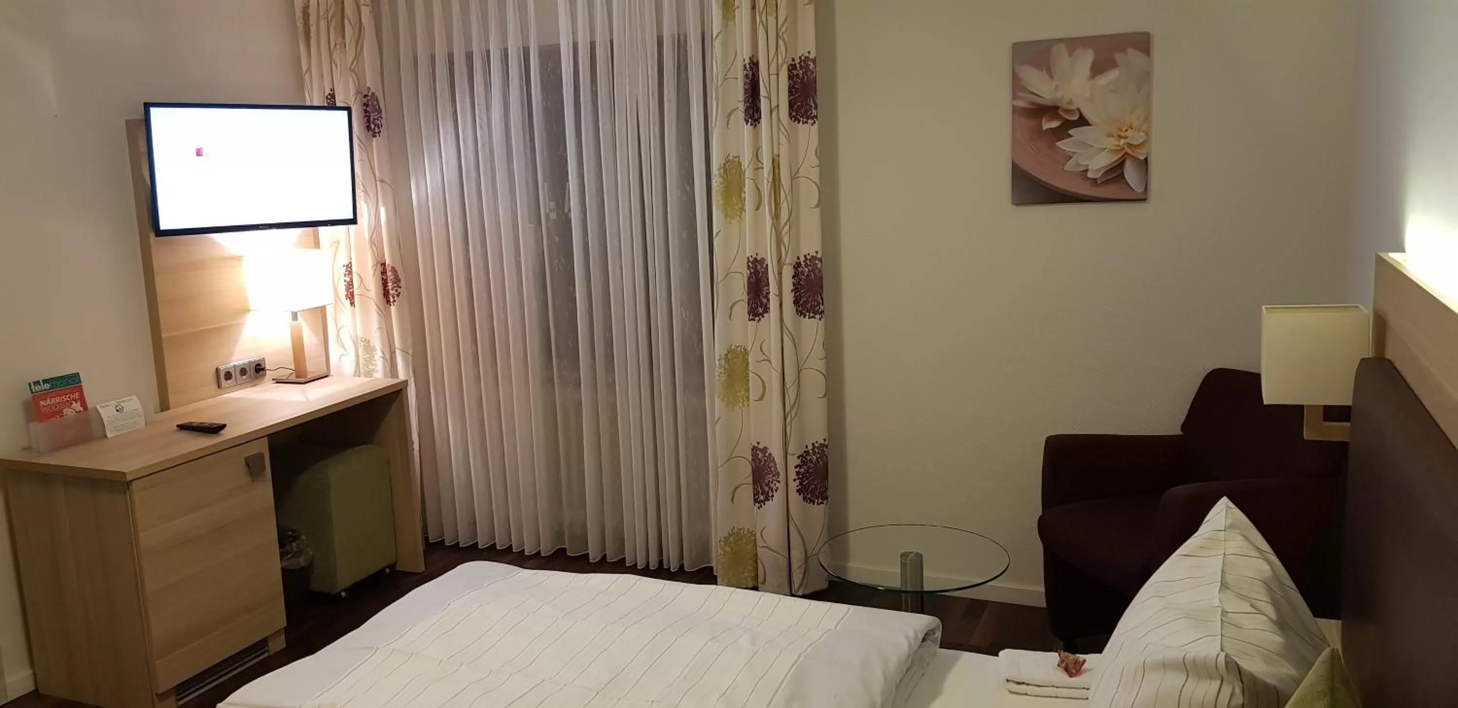 Photo of the whole room, Bed in Hotel-Restaurant Fröhlich