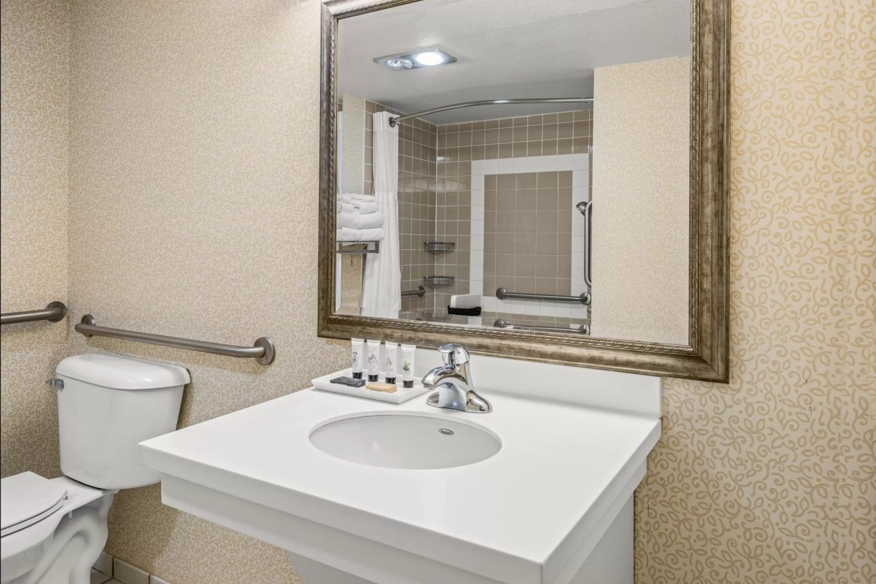 Bathroom in Montana Trailhead Inn