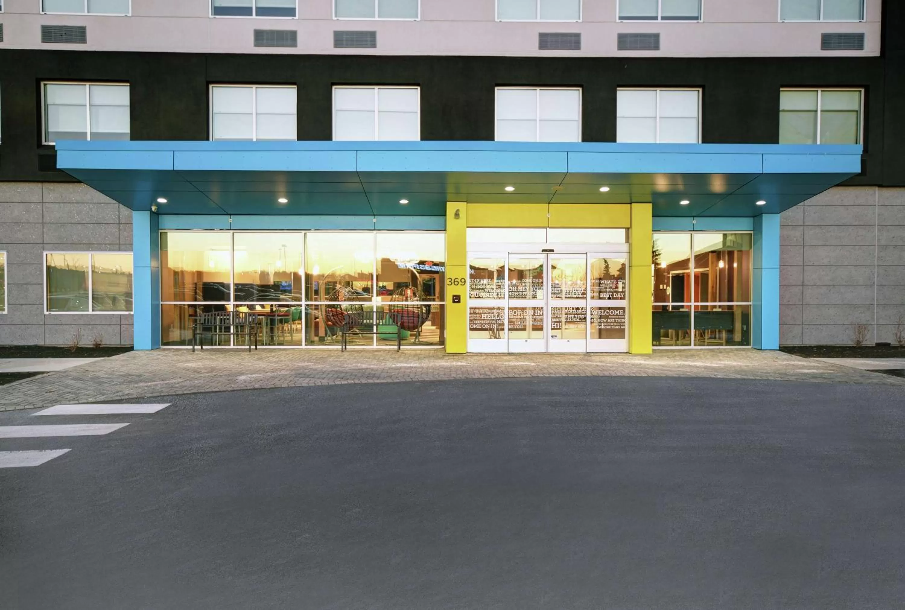 Property building in Tru By Hilton Portland Airport Area Me