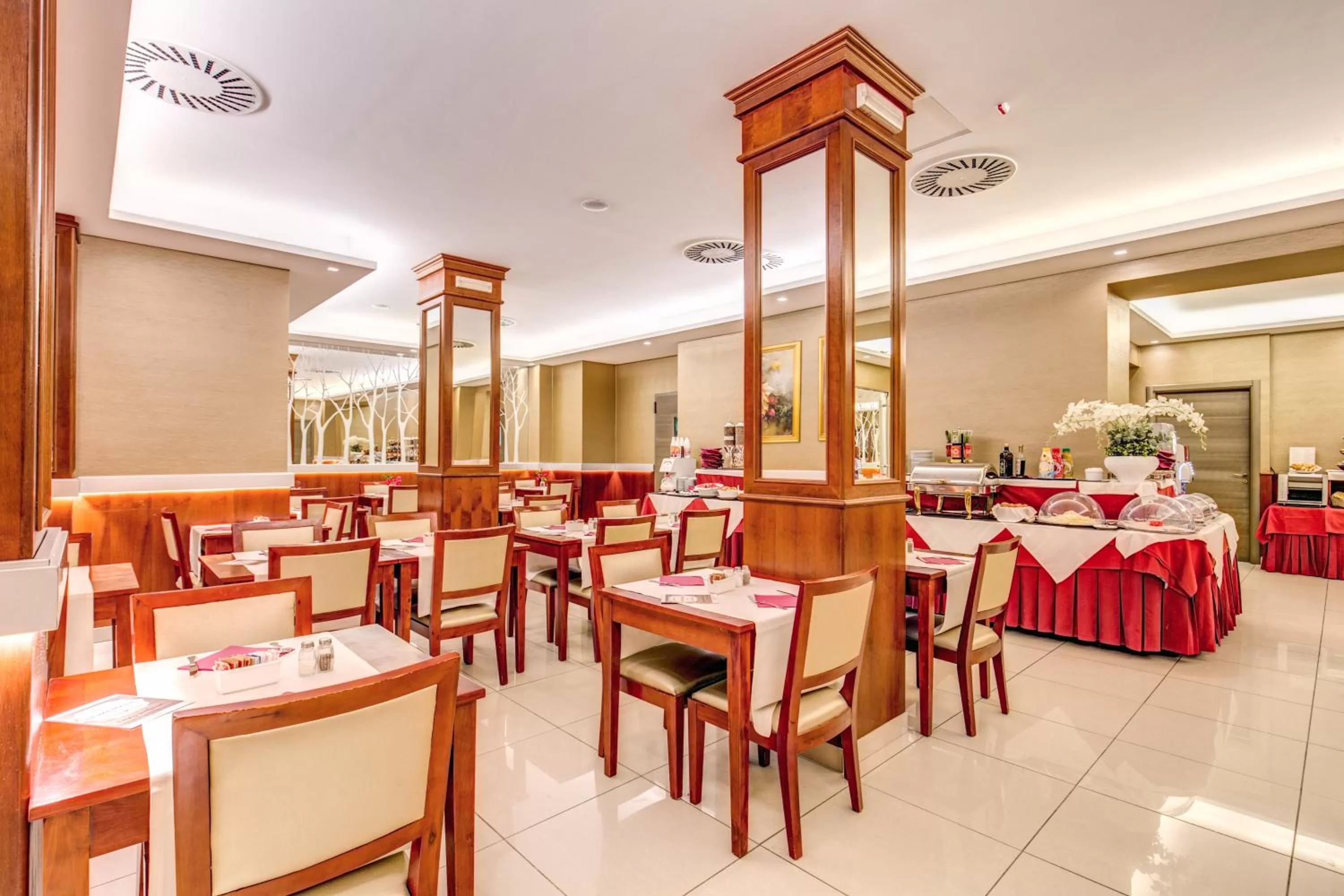 Restaurant/places to eat in Augusta Lucilla Palace