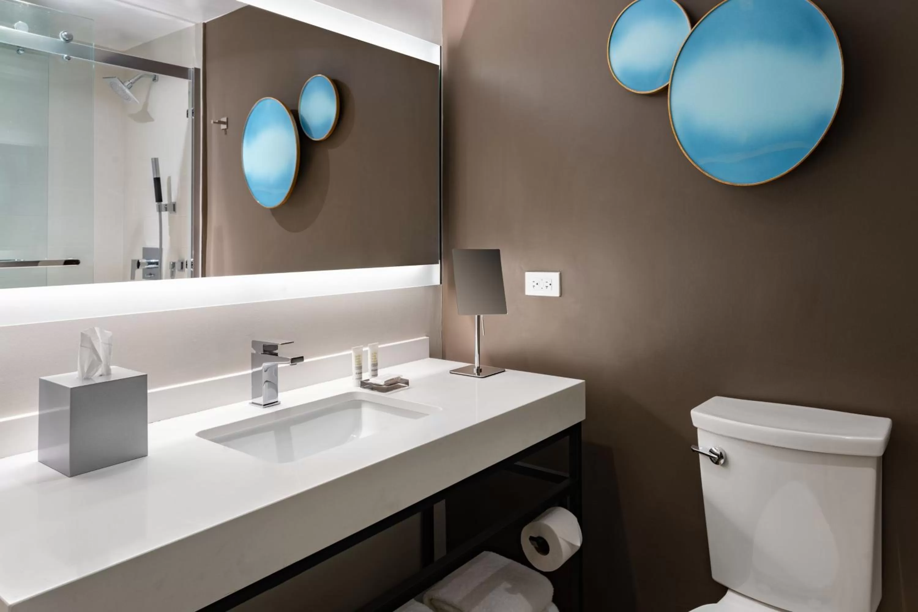 Bathroom in San Juan Marriott Resort and Stellaris Casino