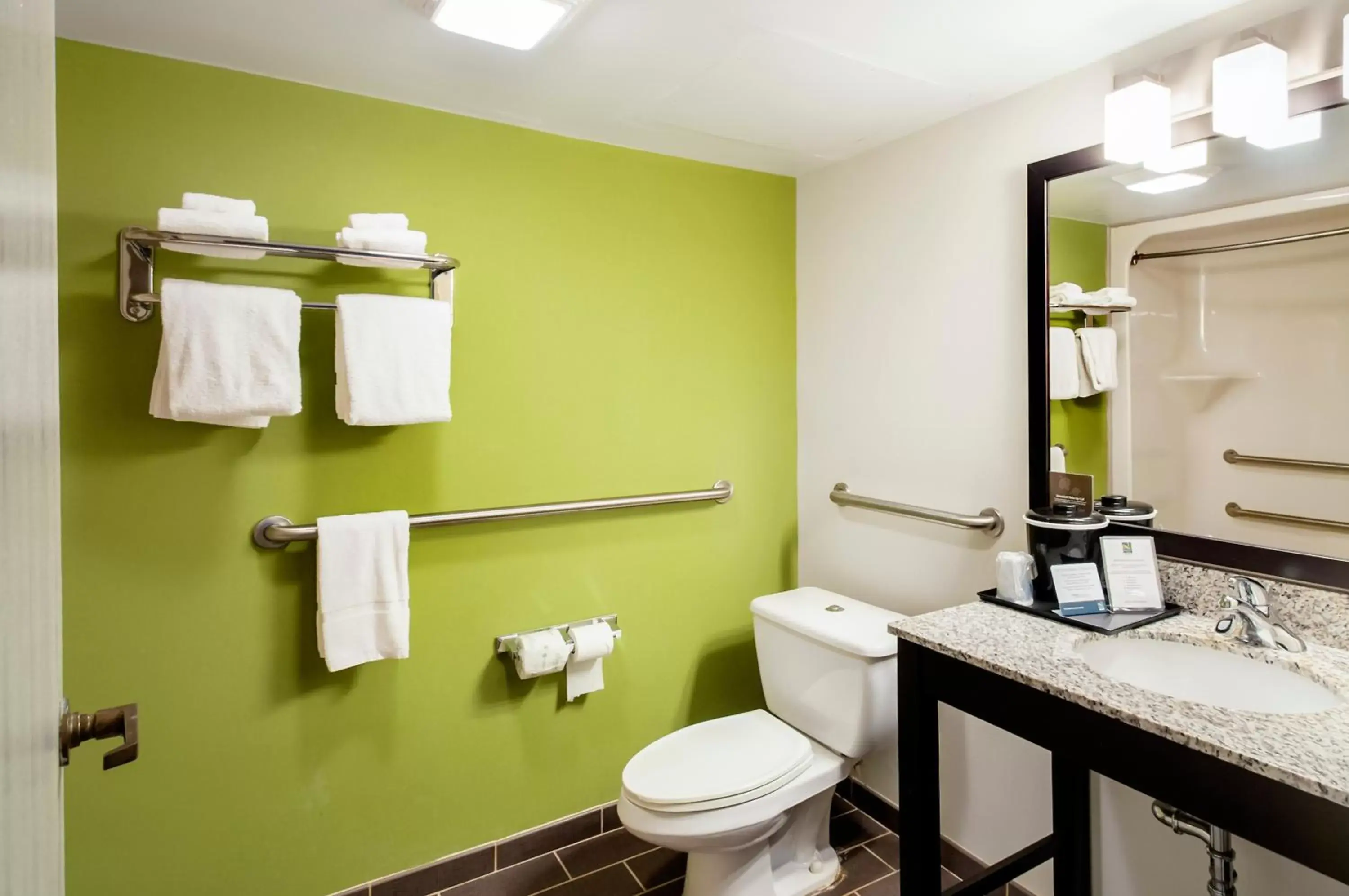 King Queen - Disability Access/Non-Smoking in Quality Inn Grasonville near Kent Island King Queen - Disability Access/Non-Smoking in Quality Inn Grasonville near Kent Island