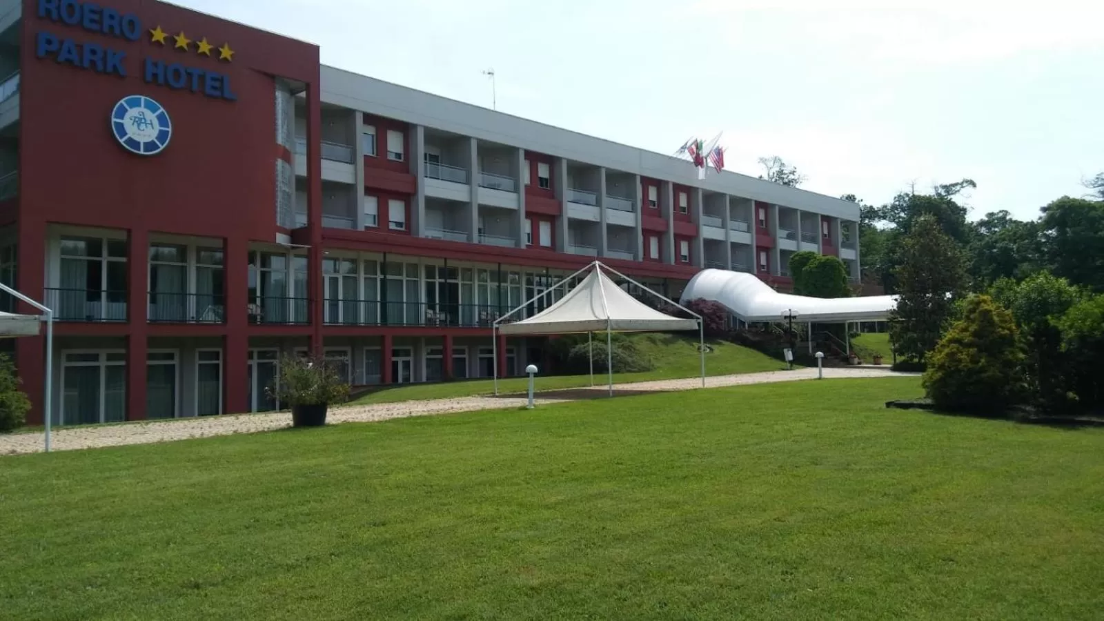 Facade/entrance, Property Building in Roero Park Hotel
