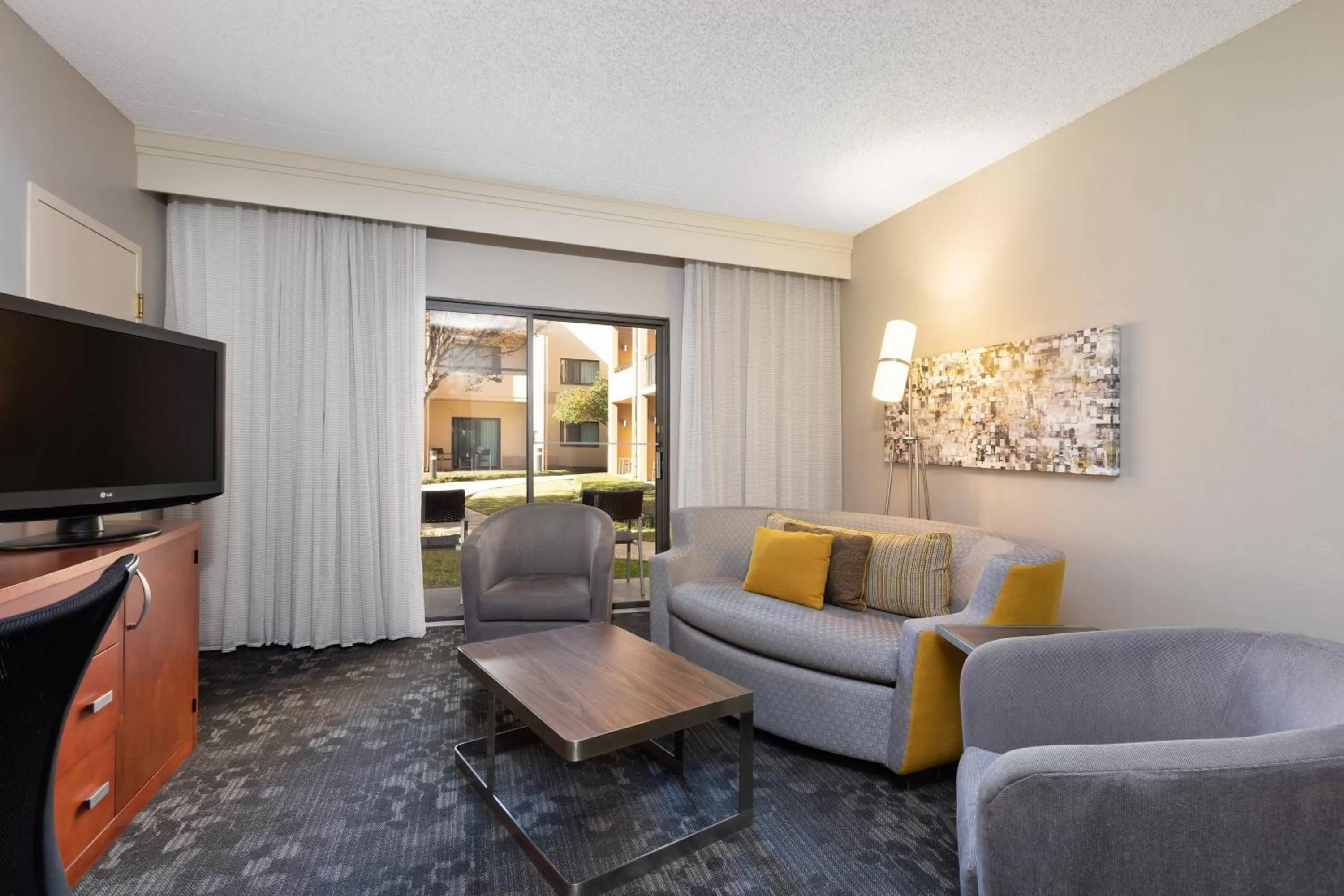 King Suite in Courtyard by Marriott Dallas-Fort Worth/Bedford