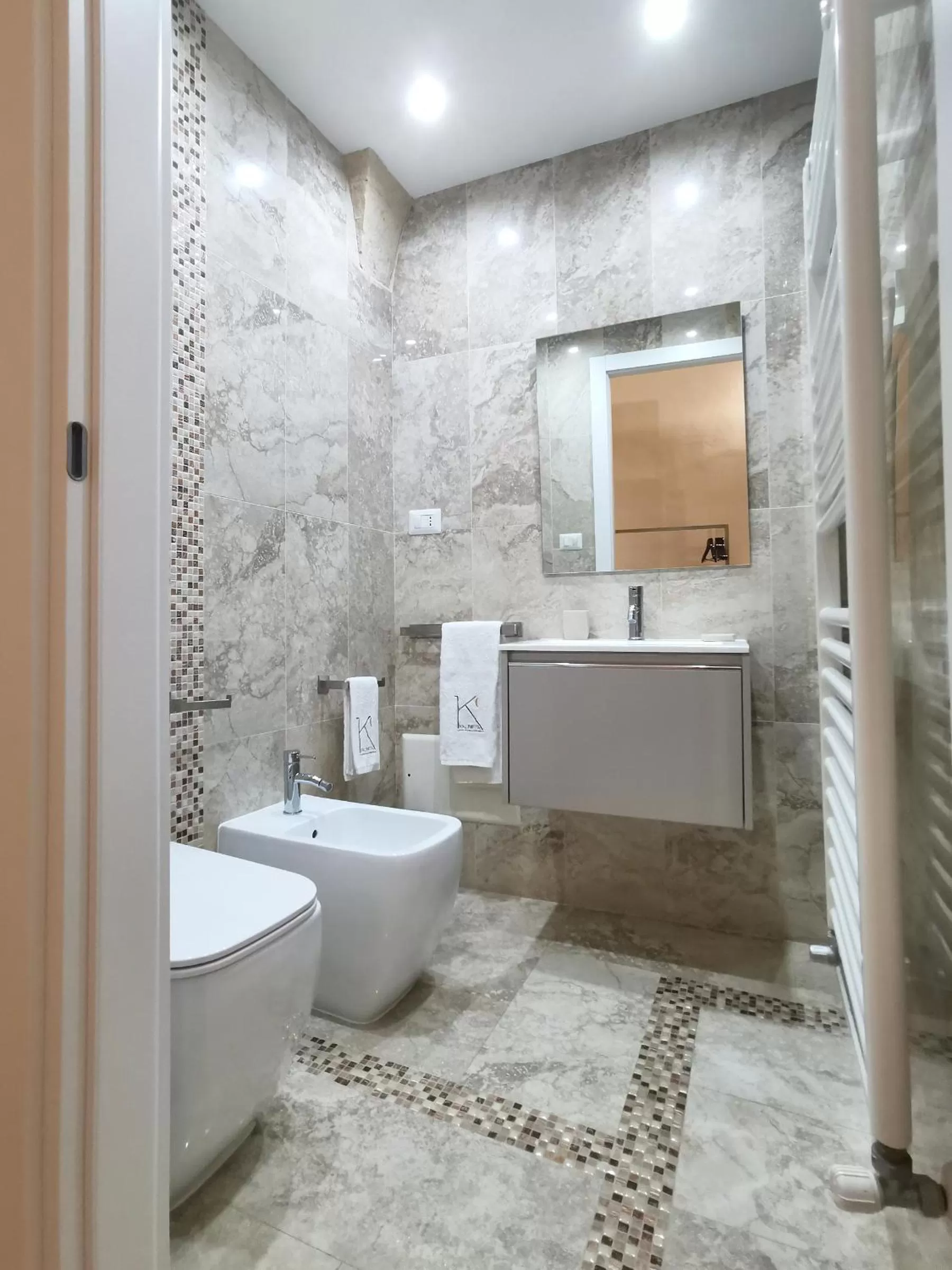 Bathroom in Kalinifta - Jacuzzi & Suites SIT