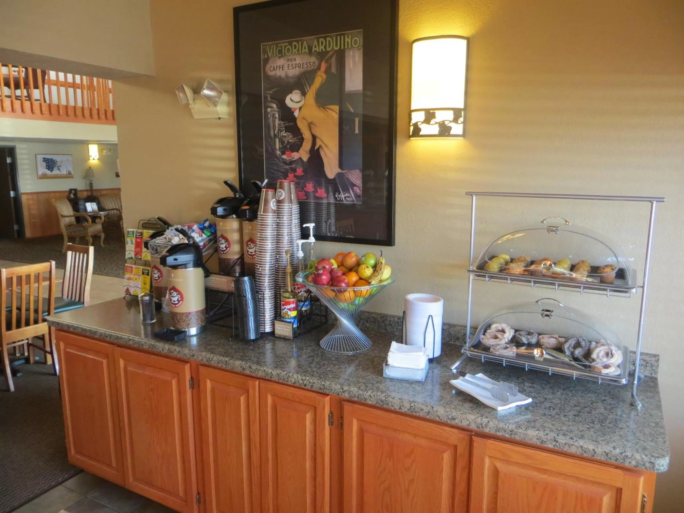 Coffee/tea facilities in AmericInn by Wyndham Manitowoc