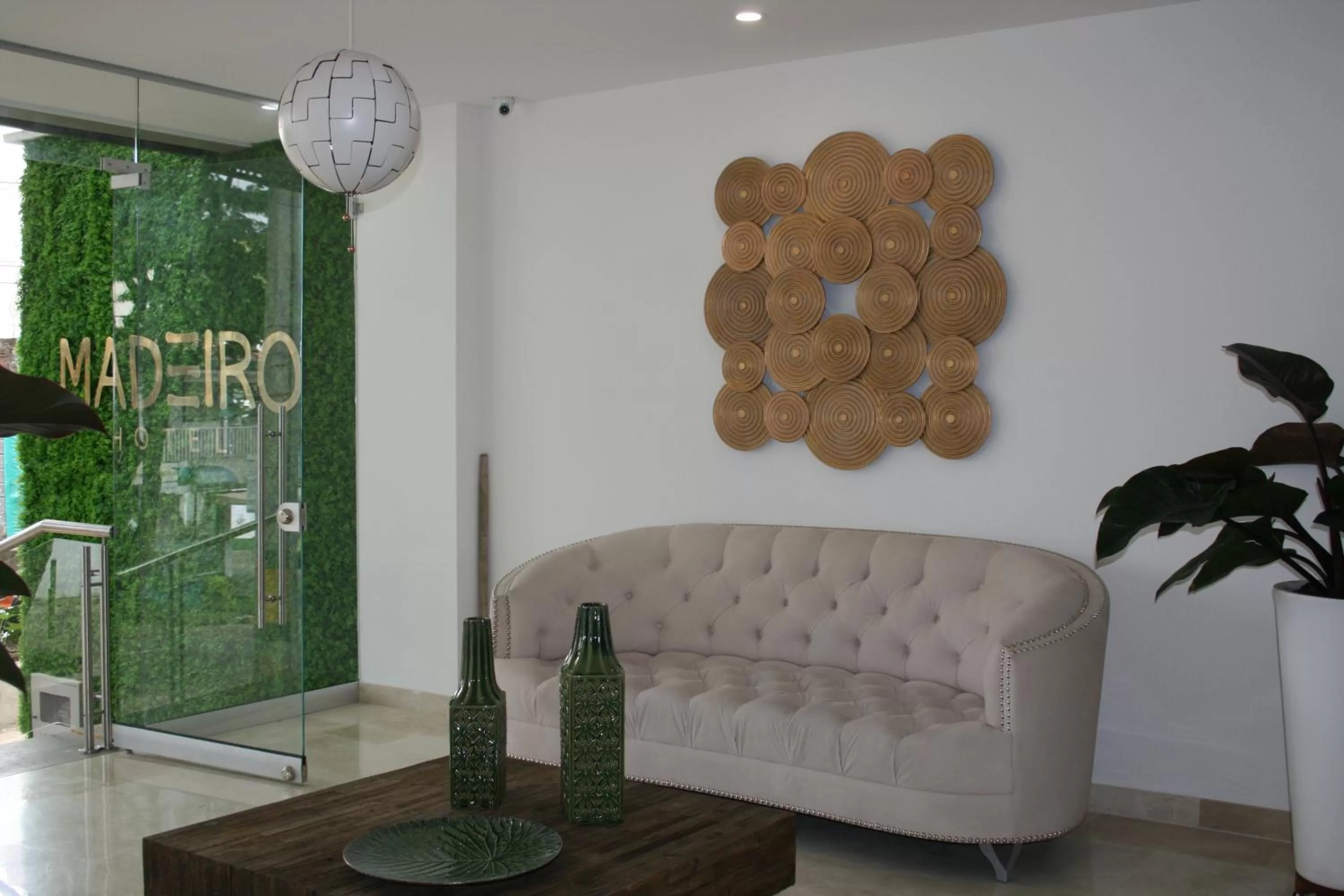 Facade/entrance in Hotel Madeiro