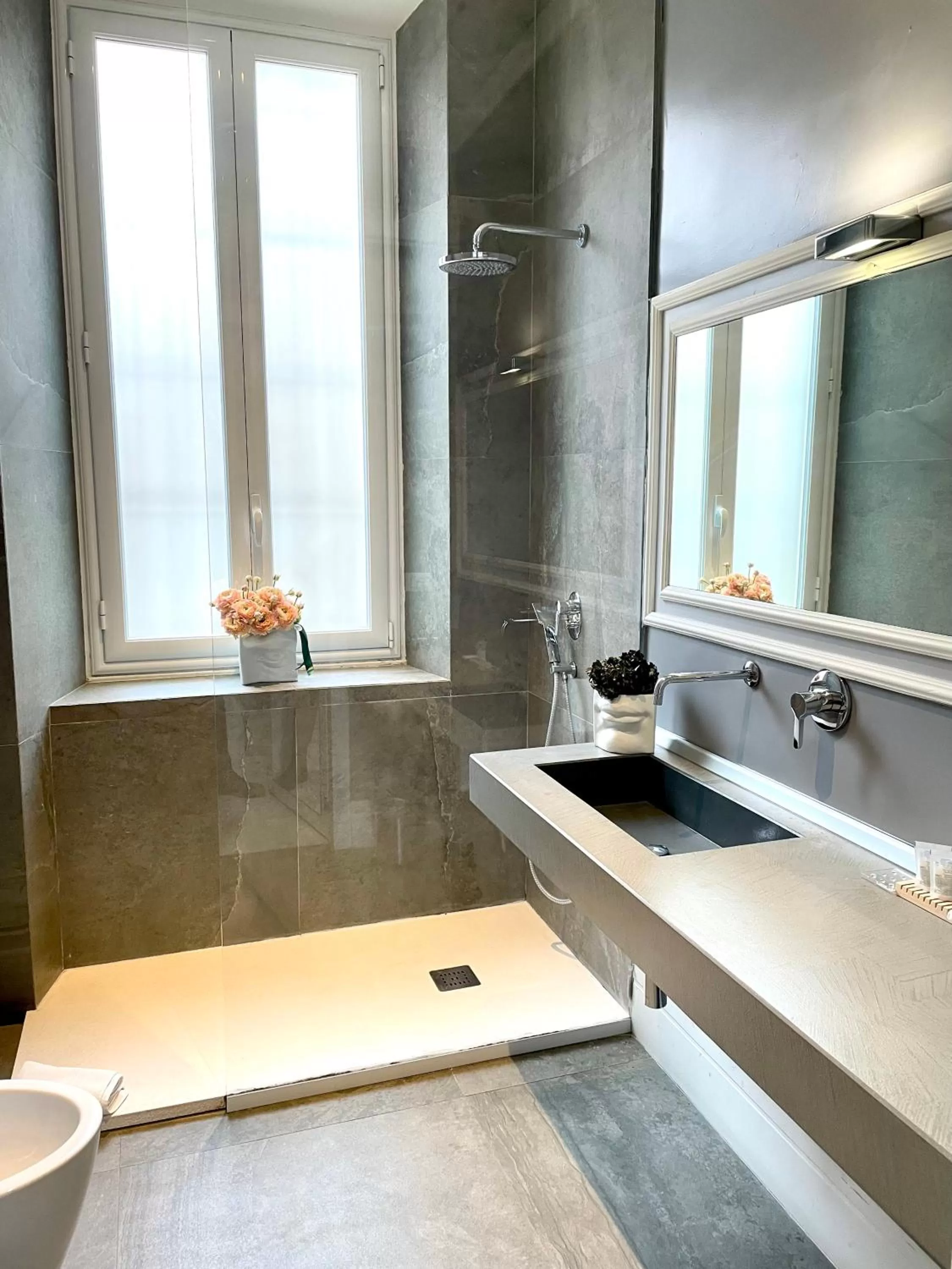 Shower in XENIA LUXURY ROOMS