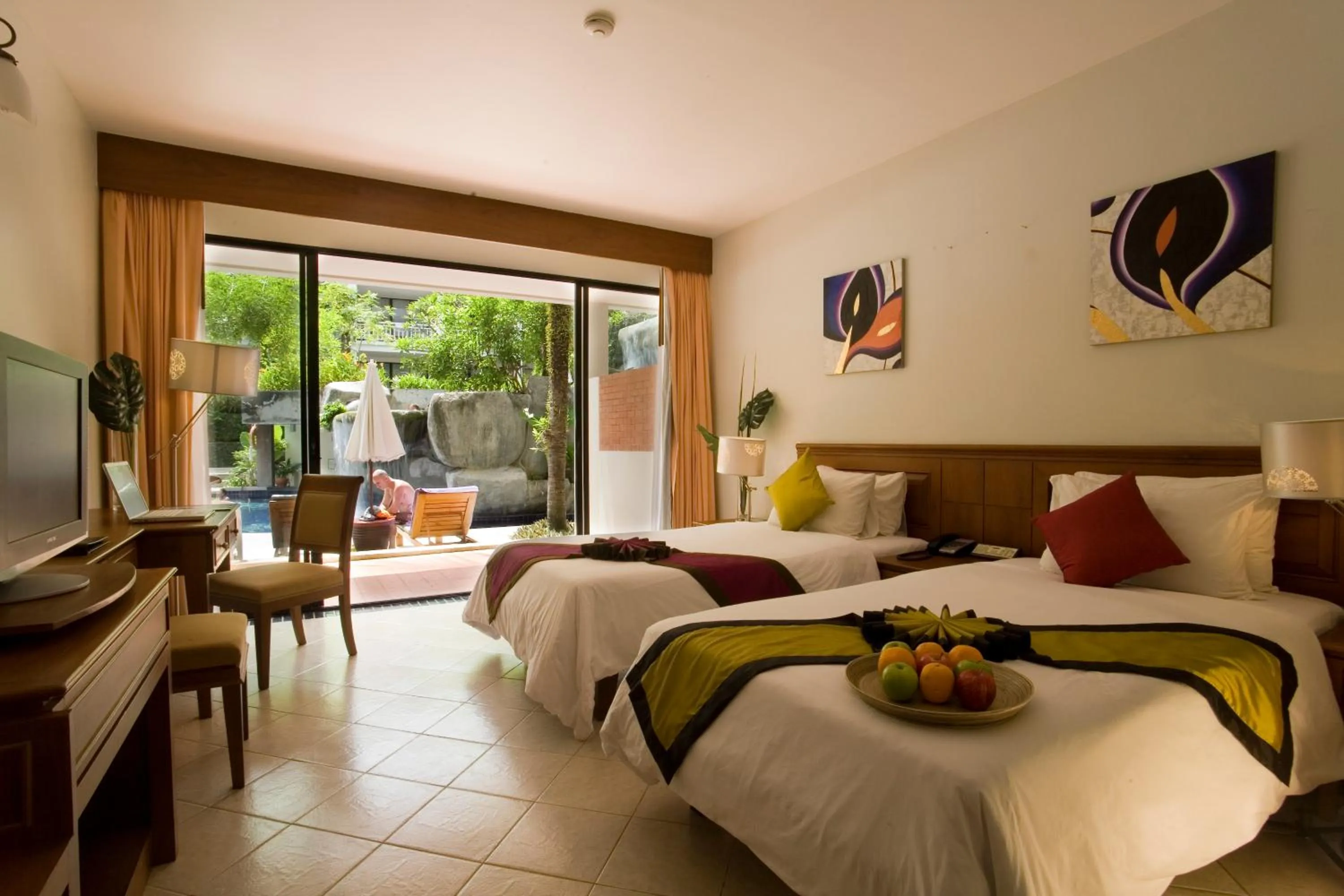 Bedroom, Bed in Sunset Beach Resort