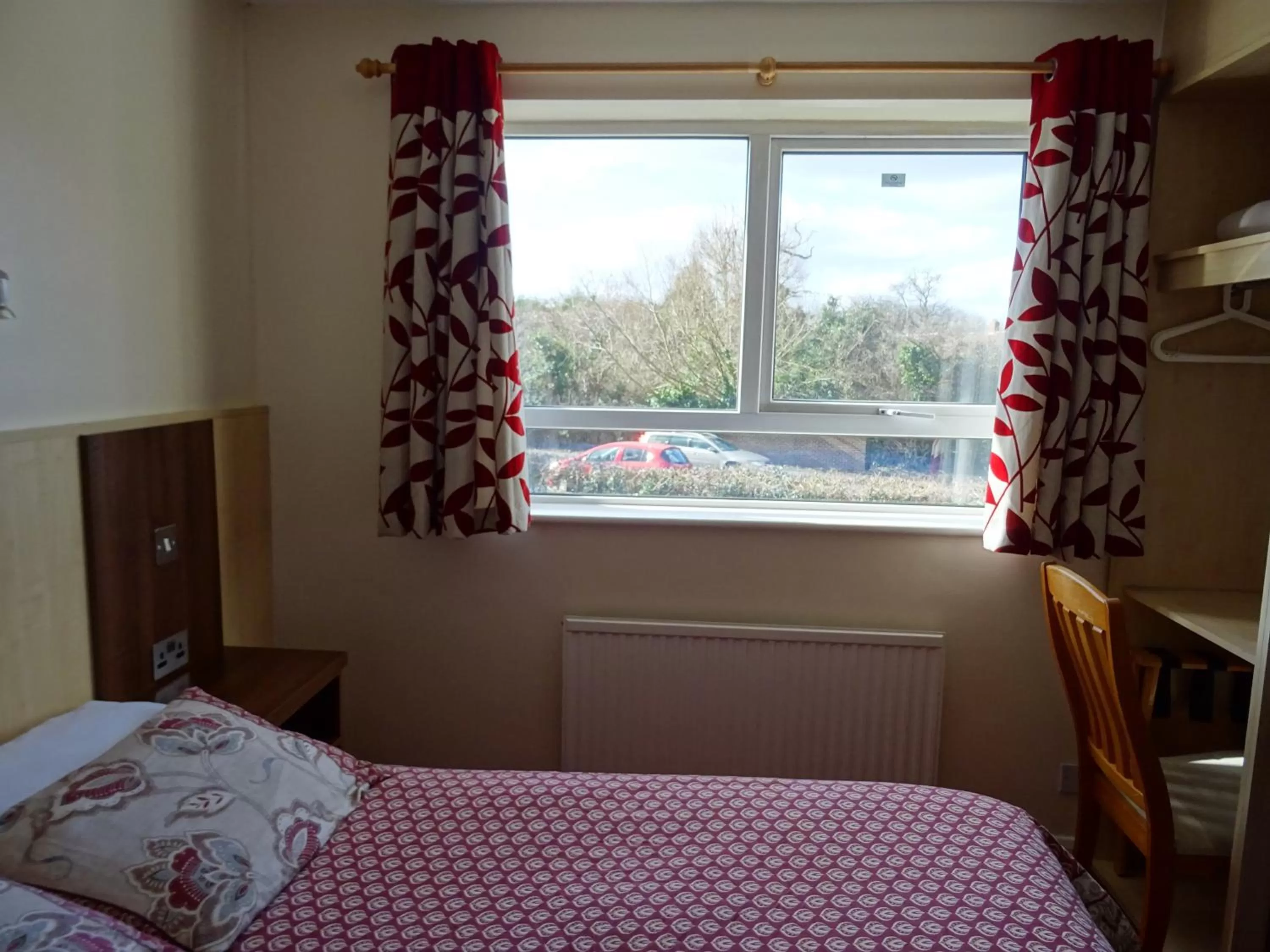 Bedroom, Bed in The Gatwick White House Hotel