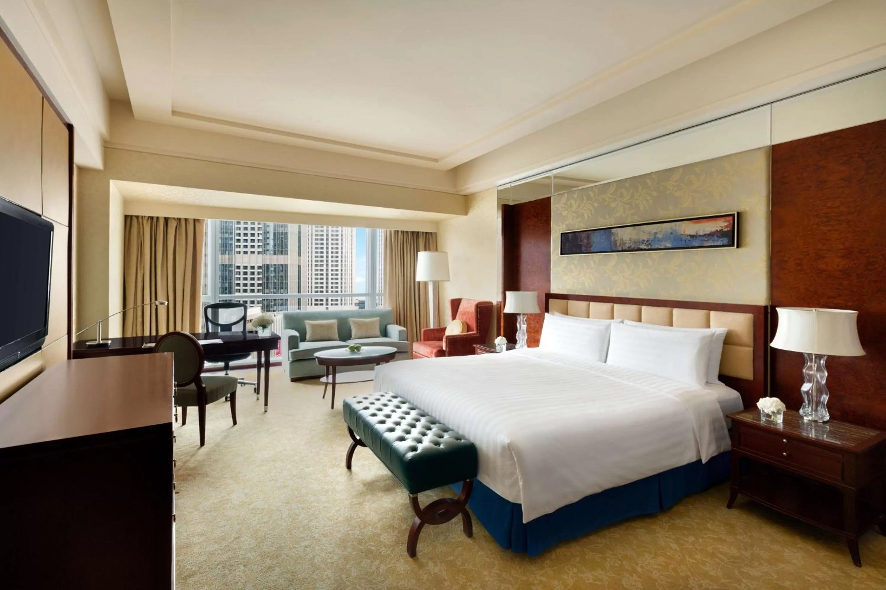 Photo of the whole room, Bed in Shangri-La Qingdao - May Fourth Square
