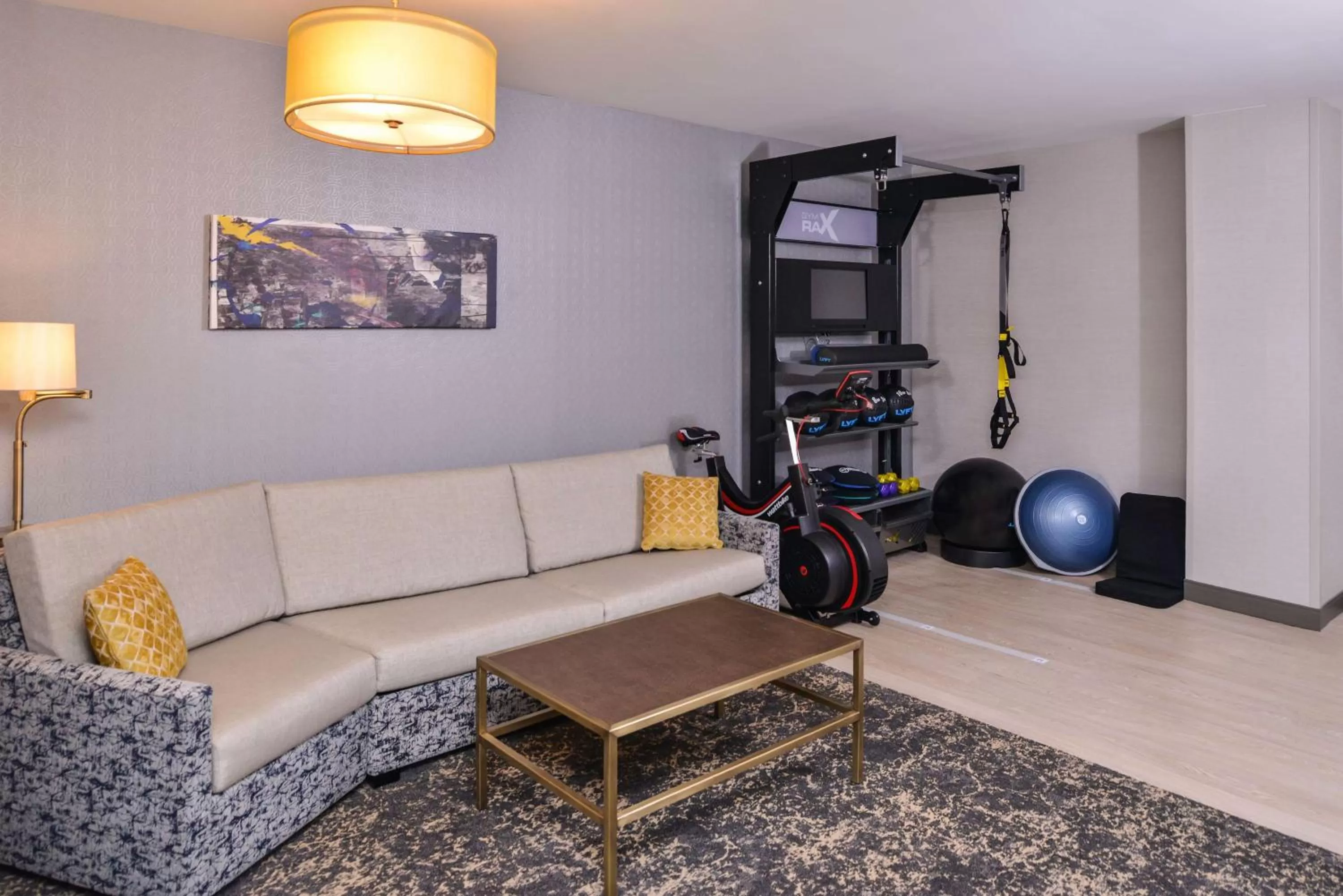 Living room in DoubleTree by Hilton Utica