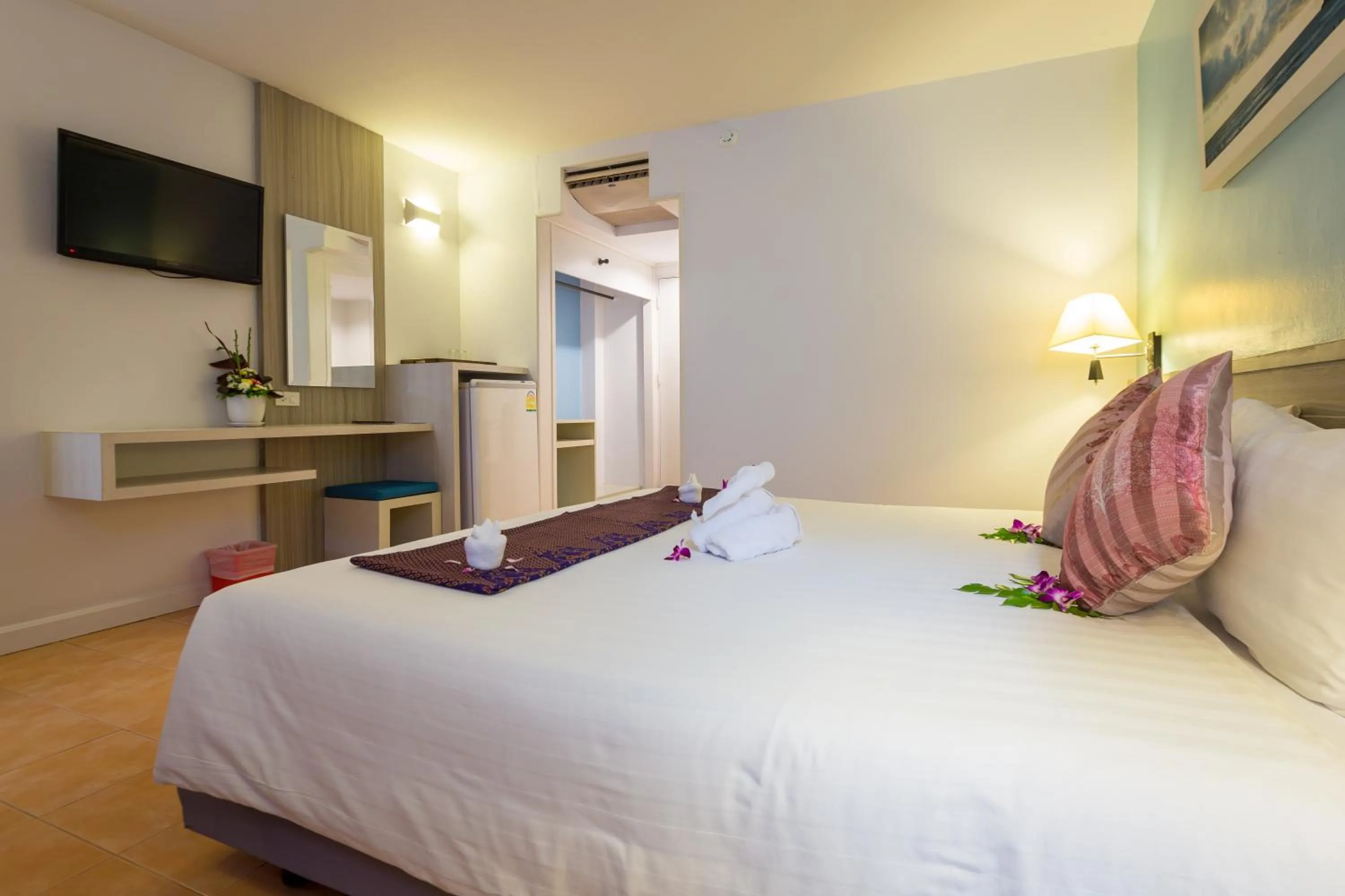 City view, Bed in ON Hotel Phuket - SHA