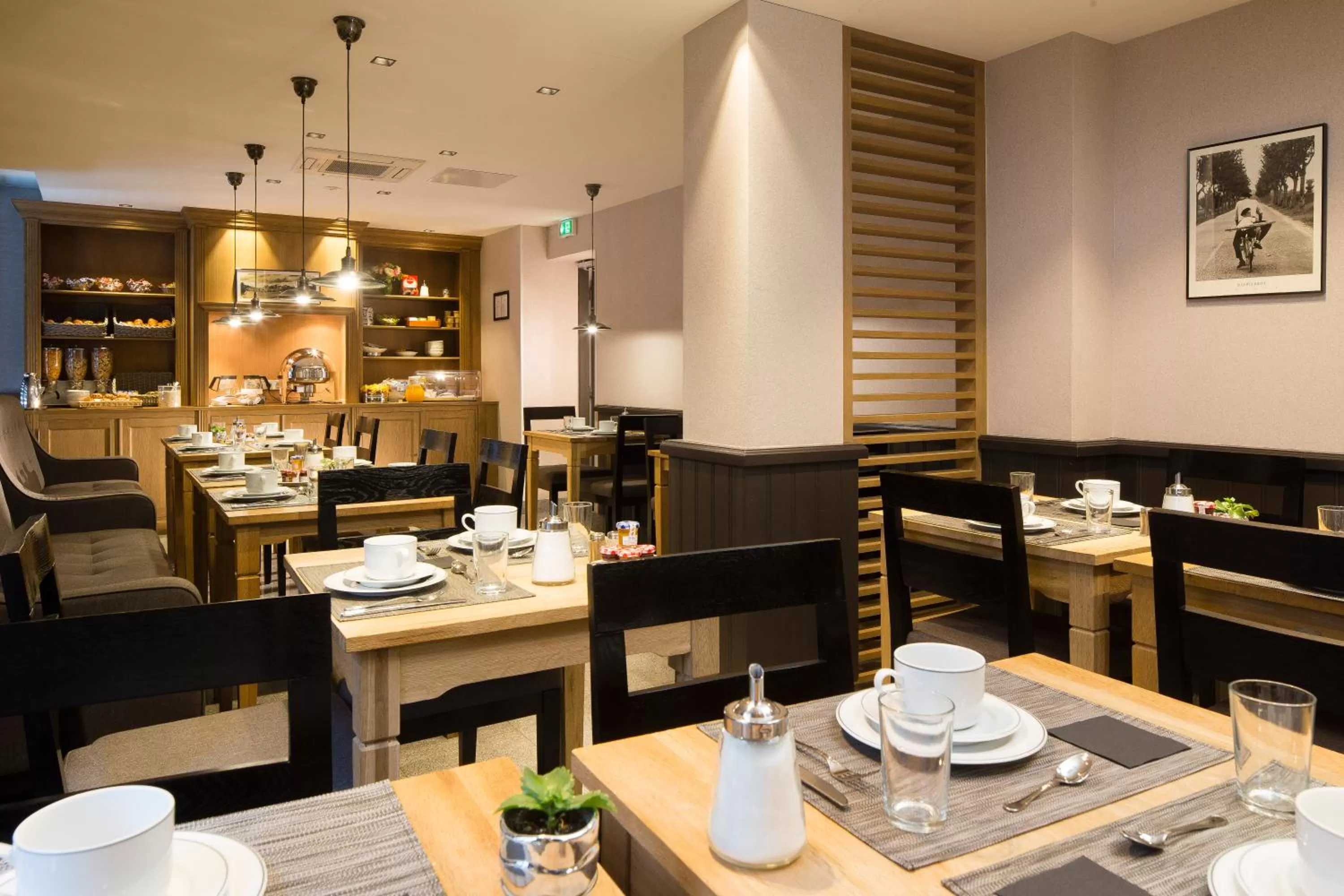 Shower in Hôtel Albert 1er Paris Lafayette