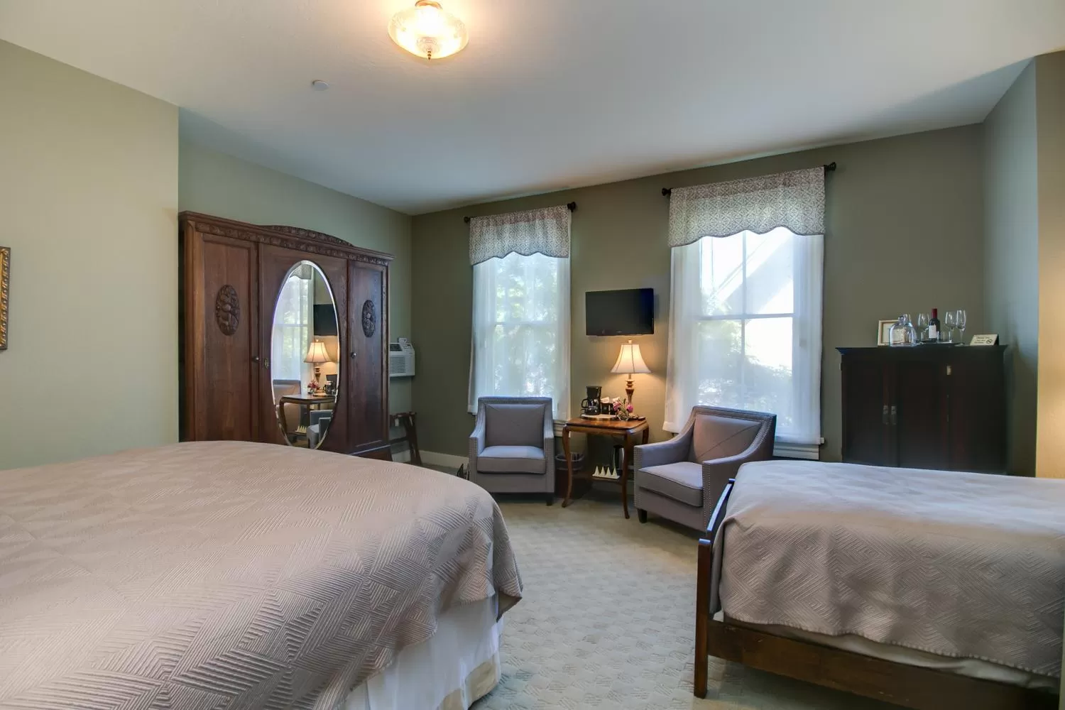 Bed in Winchester Inn