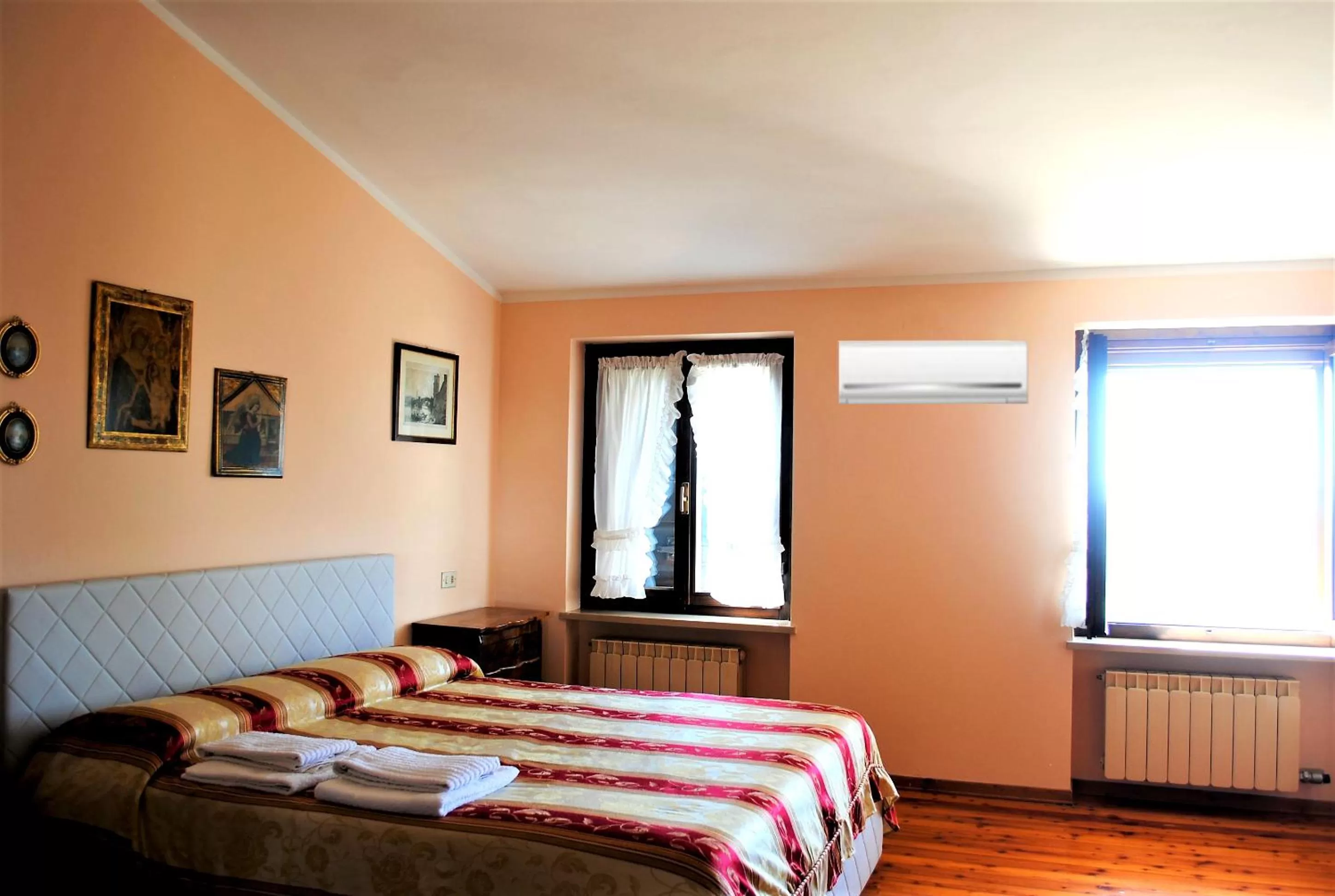 Photo of the whole room, Bed in AGRITURISMO MELOGRANO D'ORO