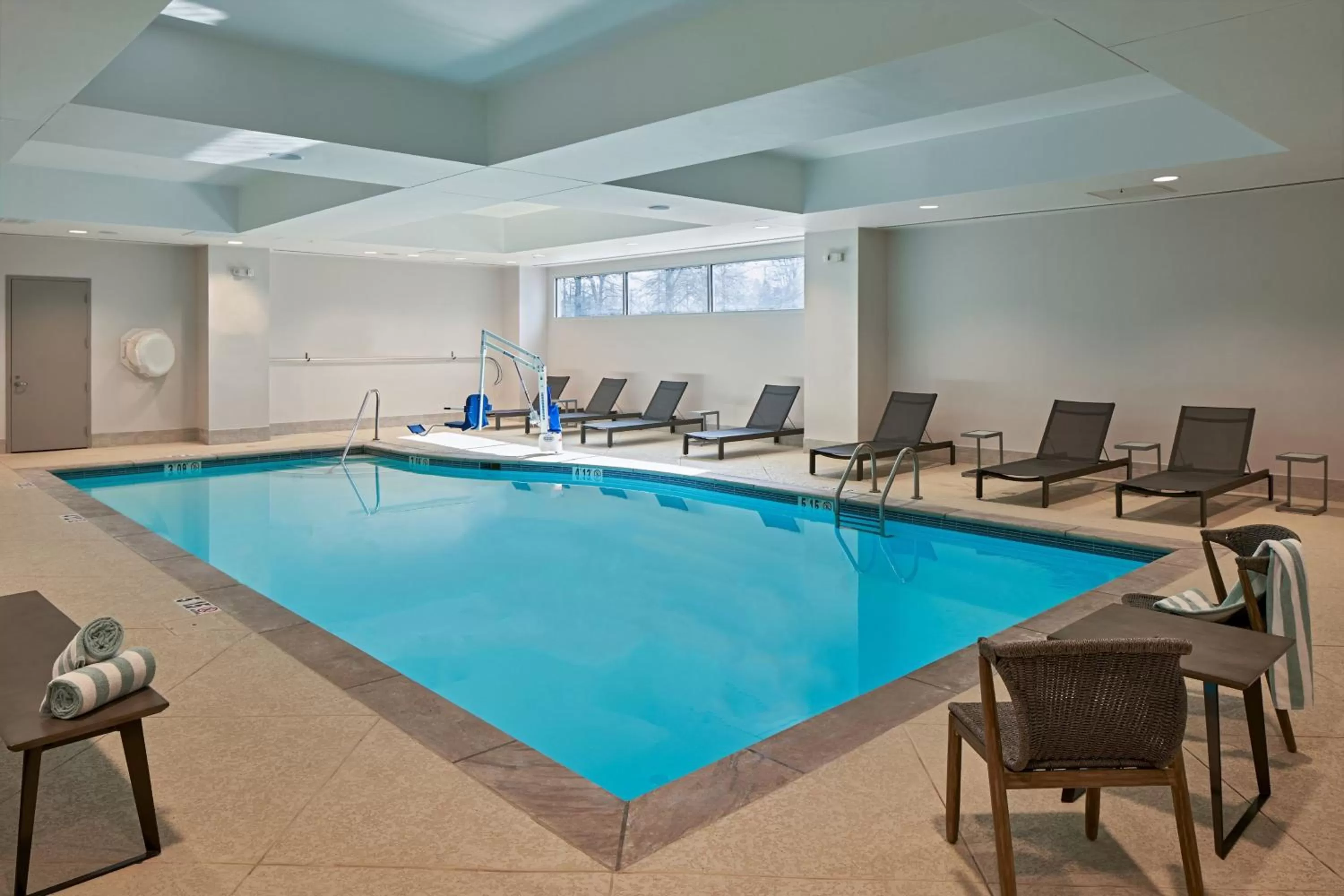 Swimming pool in Franklin Marriott Cool Springs