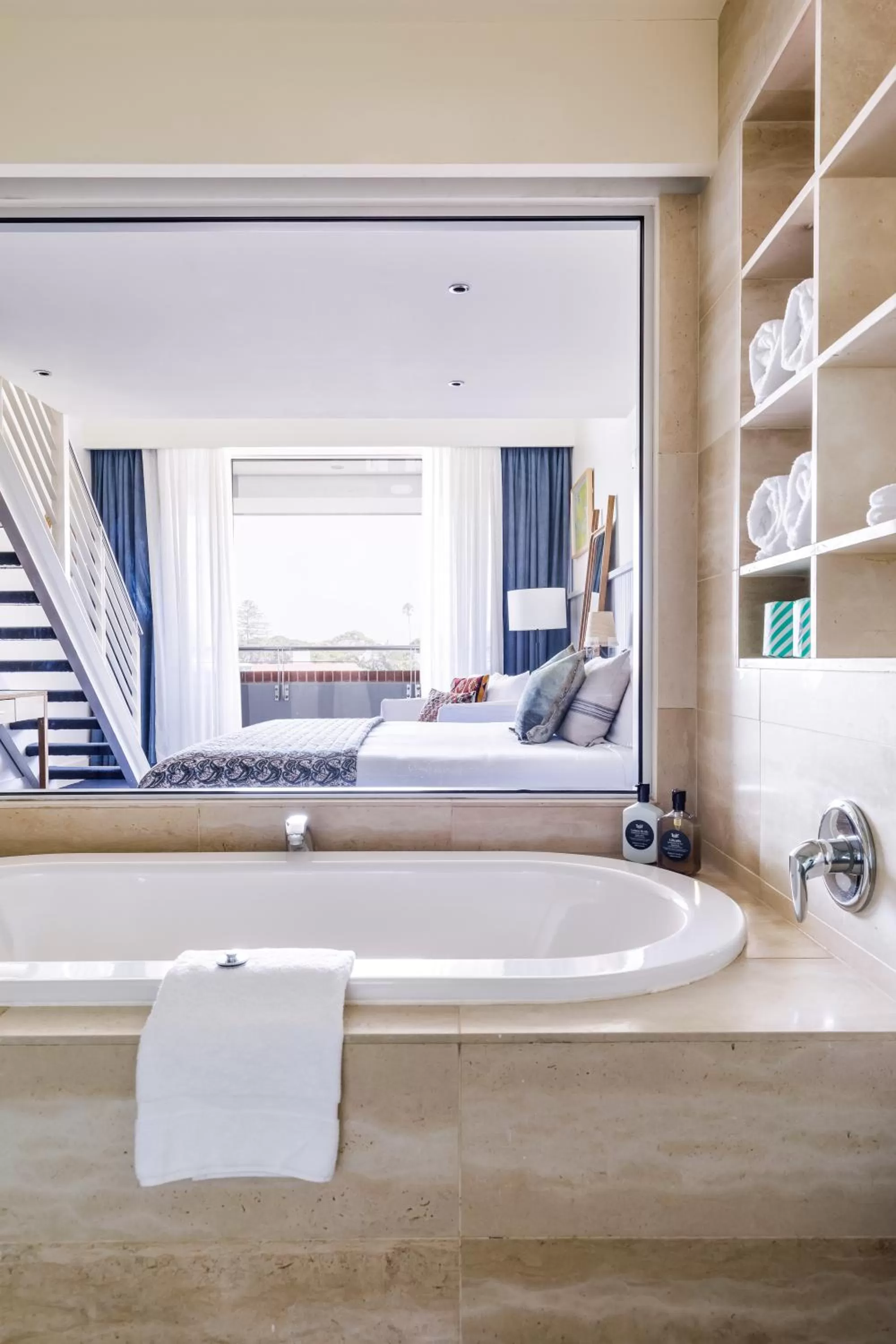 Shower, Bed in Watsons Bay Boutique Hotel