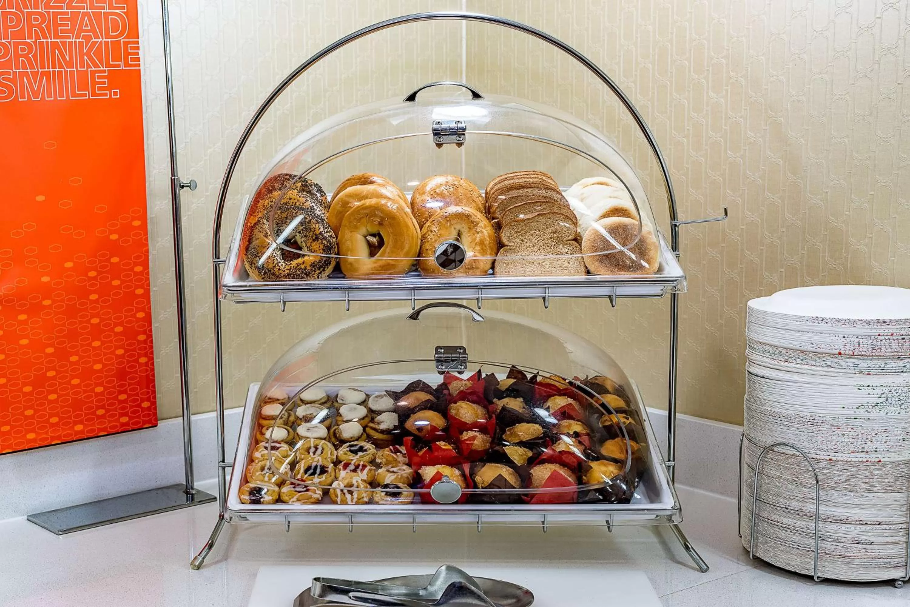 Dining area in Hampton Inn Niagara Falls/ Blvd
