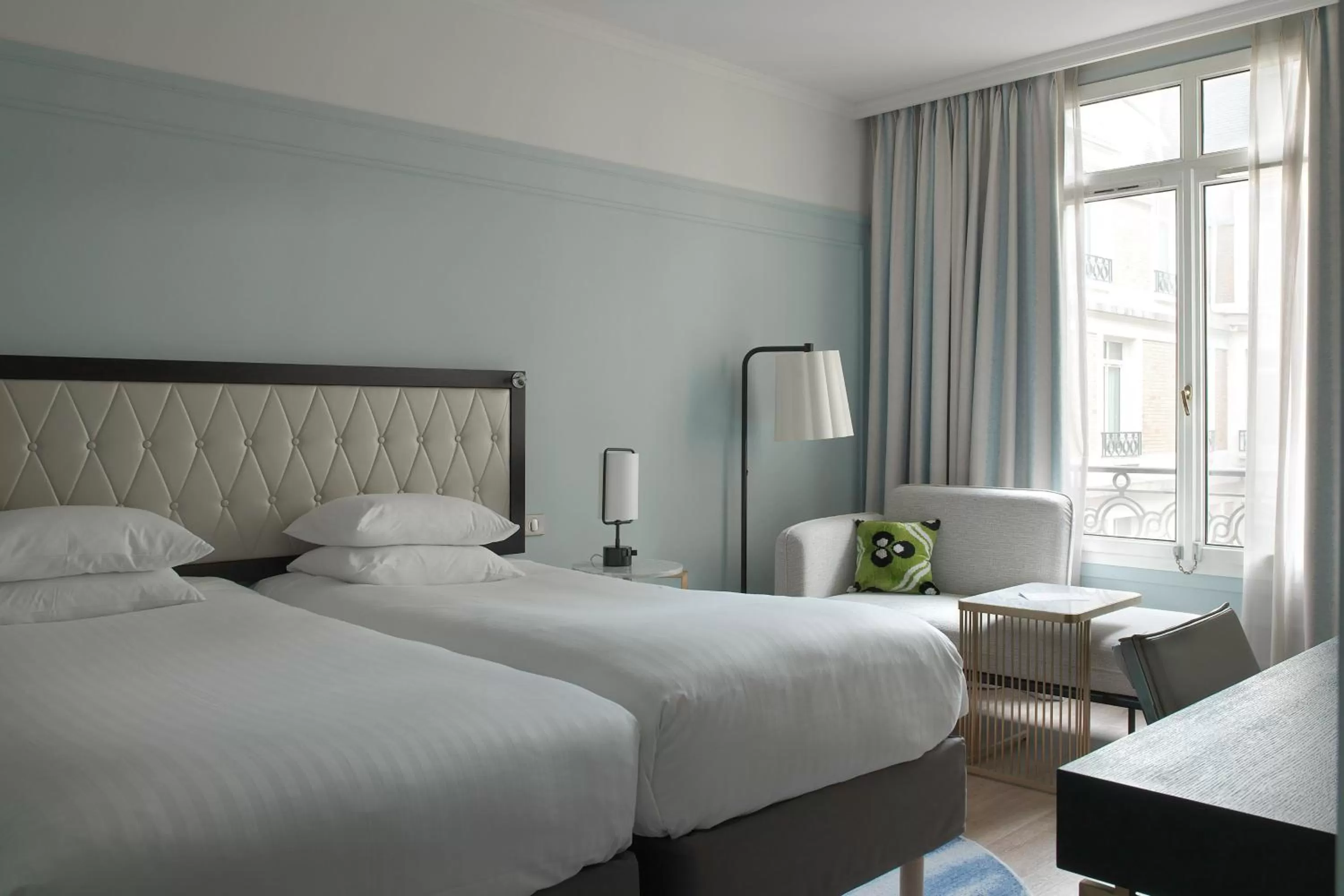 Photo of the whole room, Bed in Paris Marriott Opera Ambassador Hotel