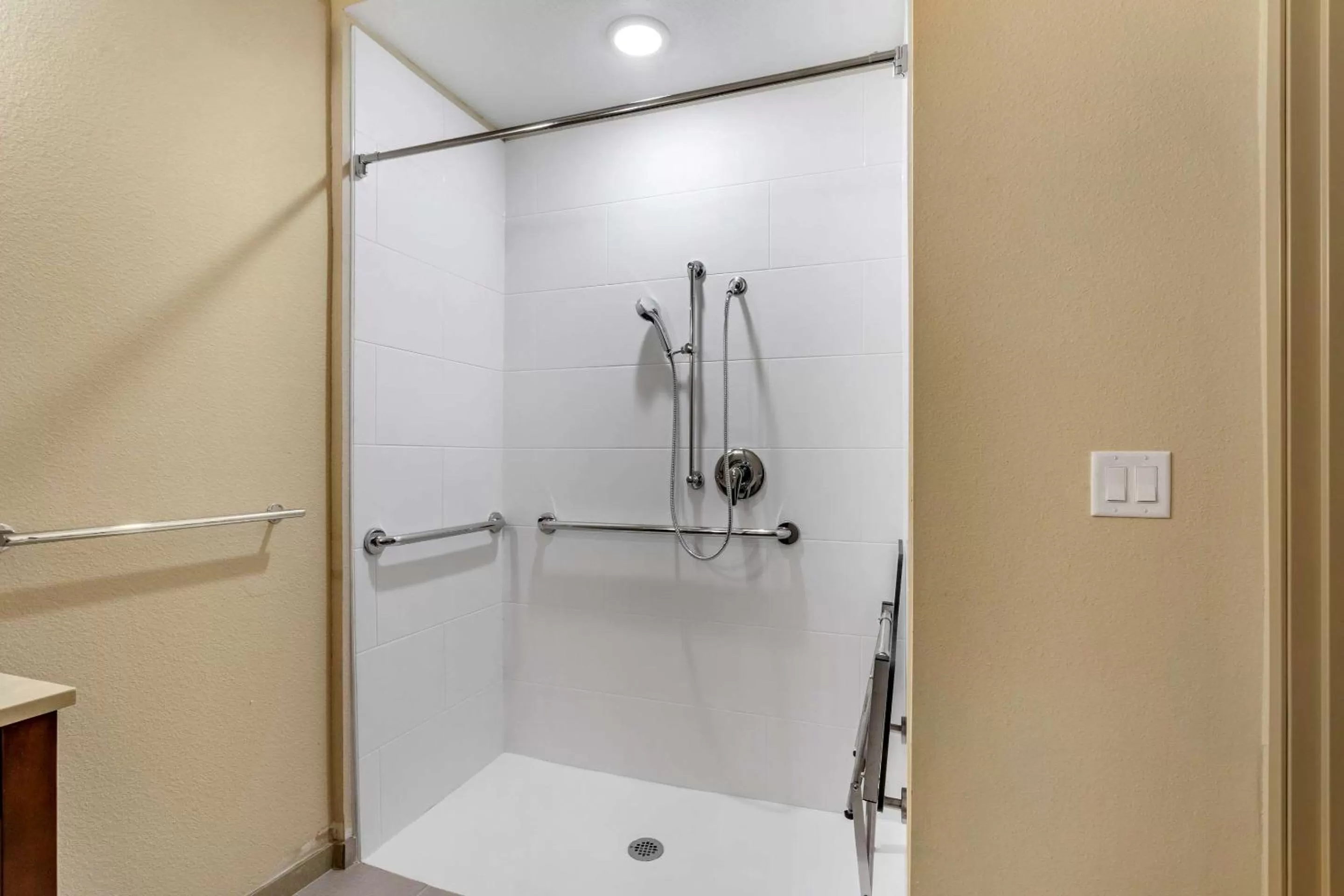 Shower in Comfort Inn & Suites Waller