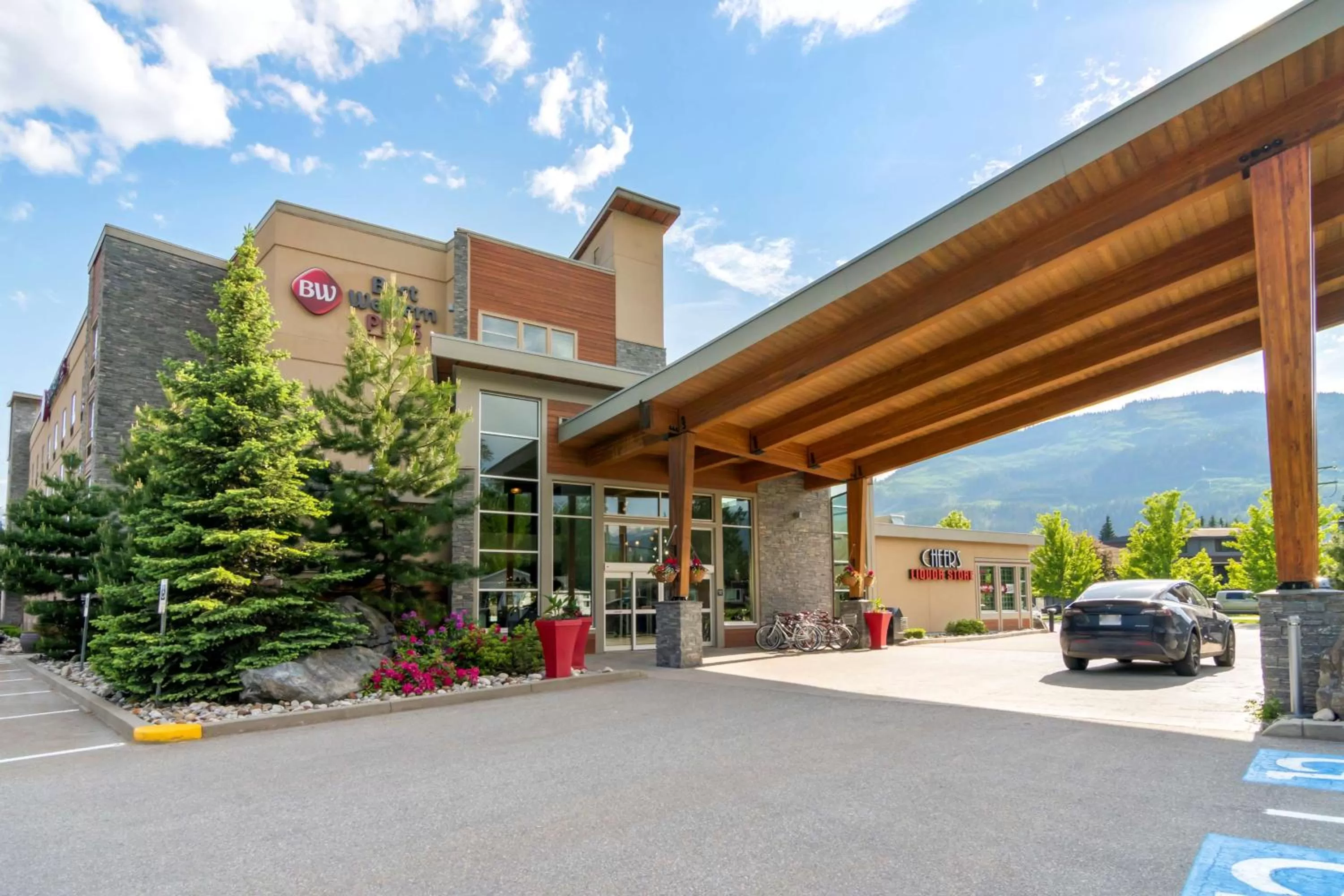 Property building in Best Western Plus Revelstoke