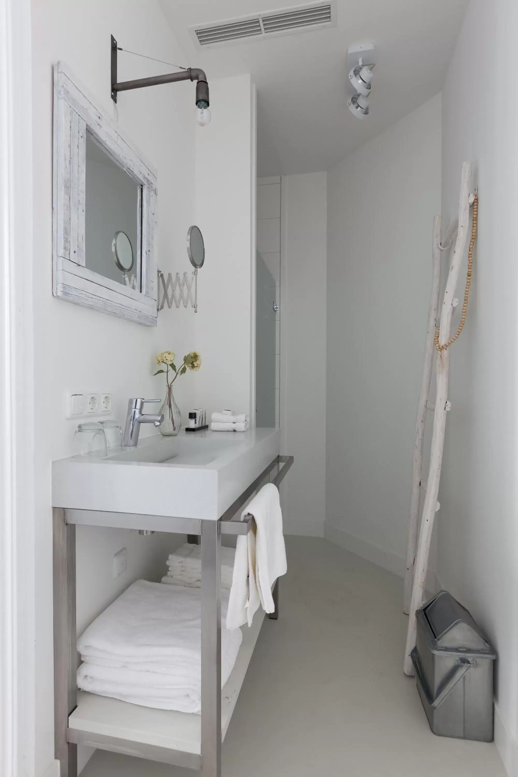 Standard Double Room in Mother Goose Hotel Standard Double Room in Mother Goose Hotel