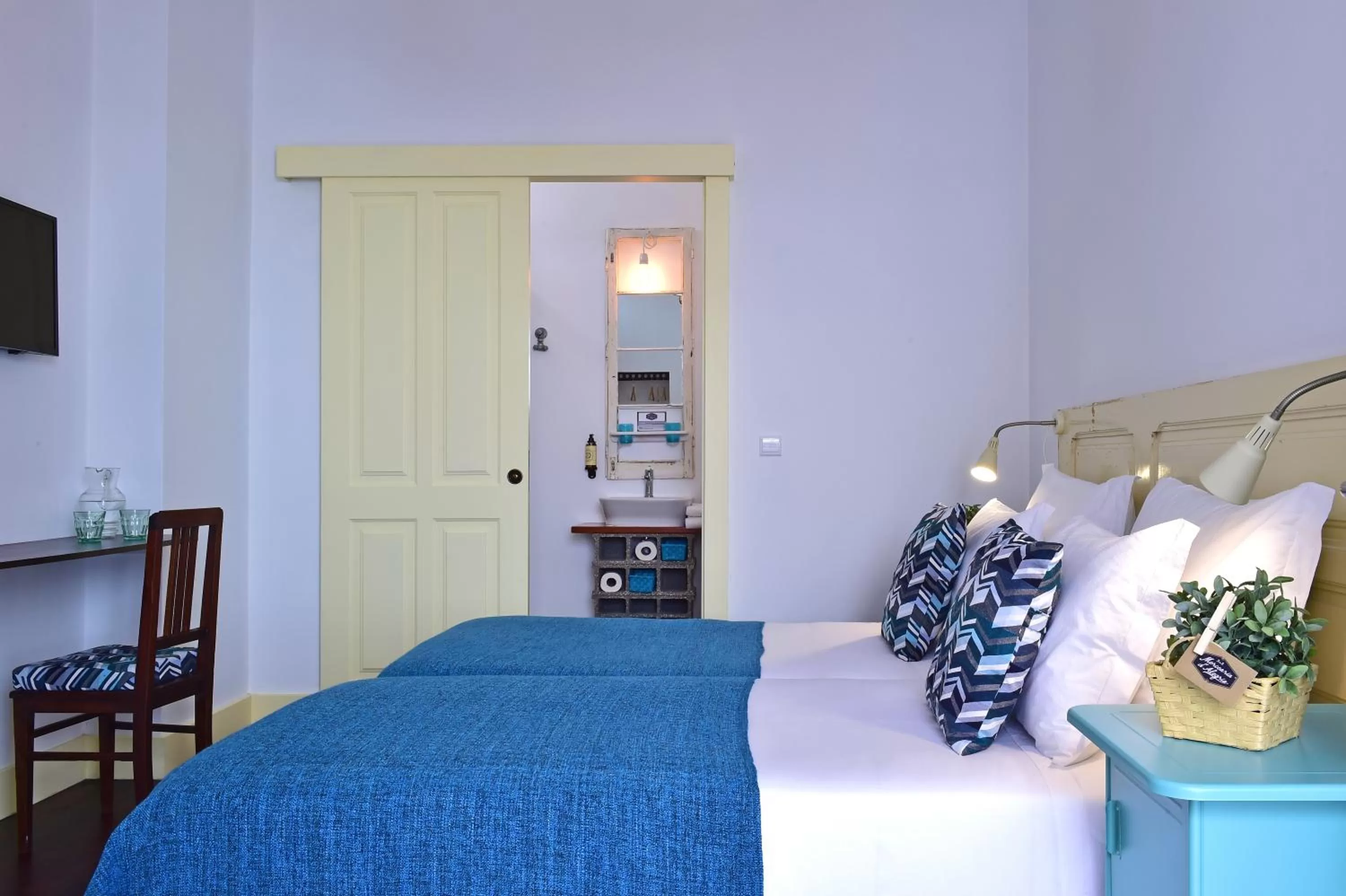 Bedroom, Bed in Mercearia D'Alegria Boutique B&B