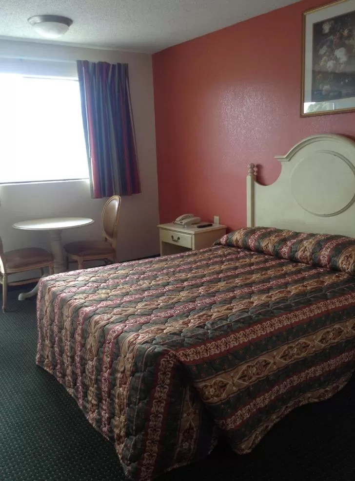 Day, Bed in New Orleans Inn