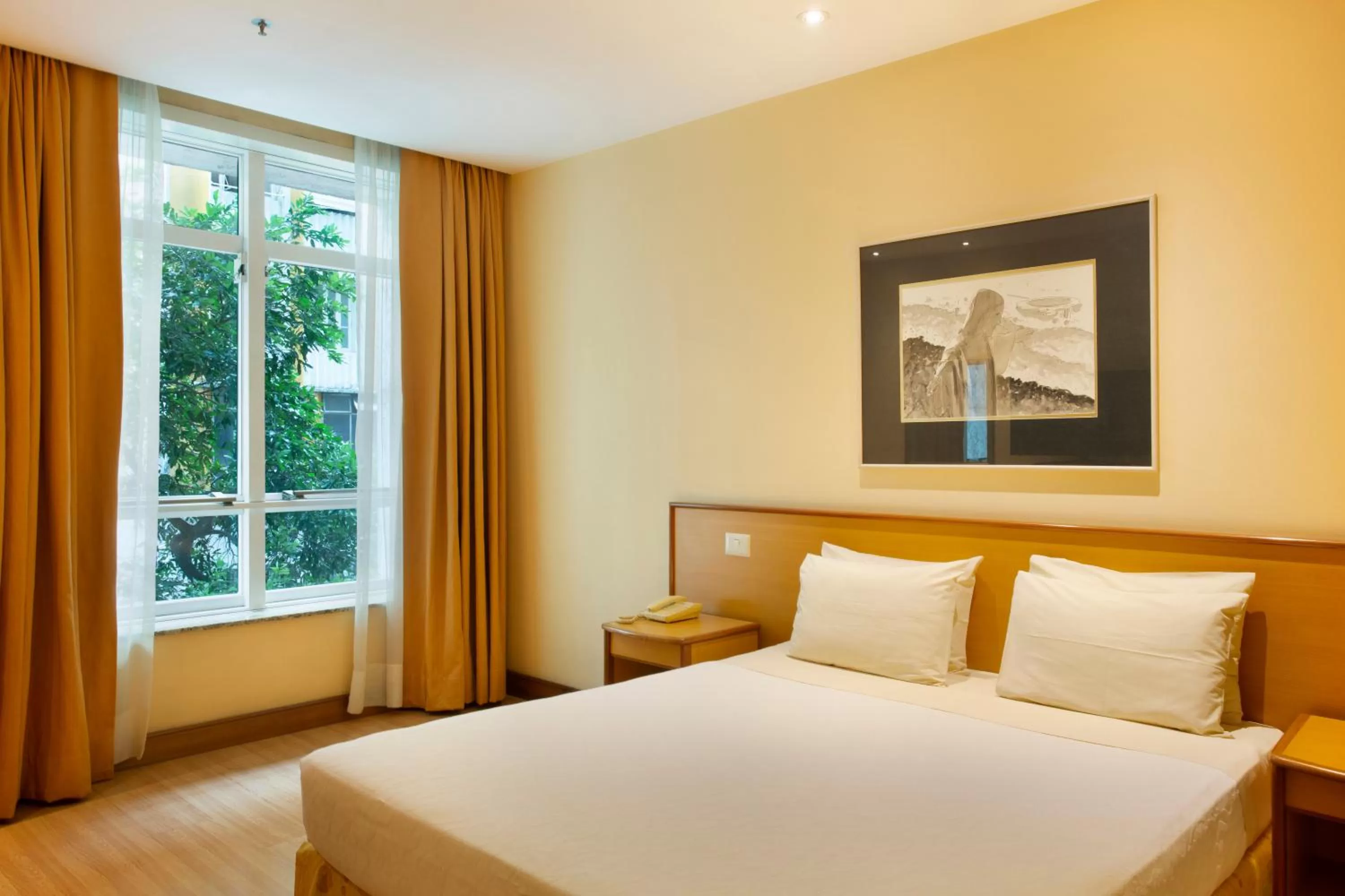 Bed in Windsor Asturias Hotel