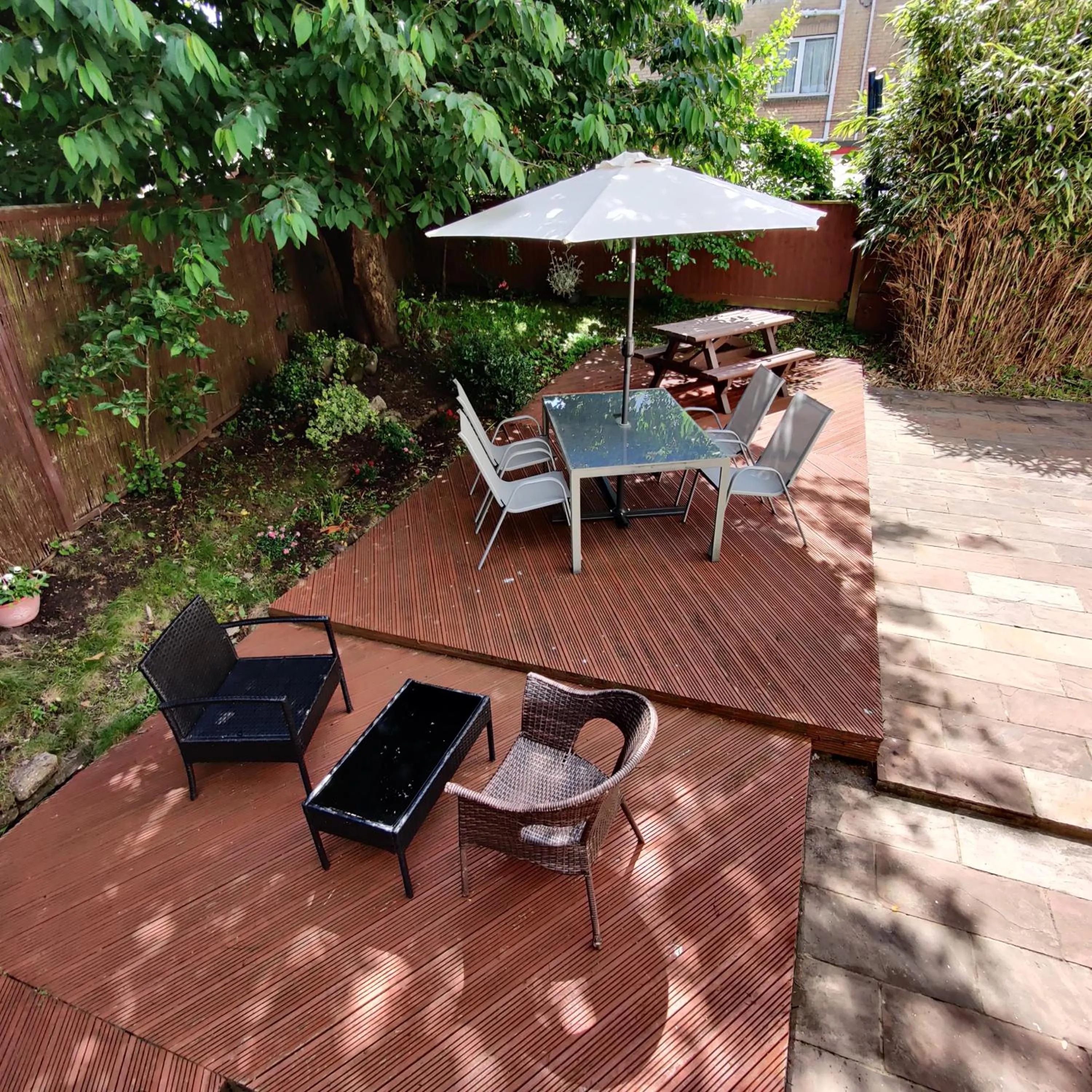 Garden in Cecil Court Hotel