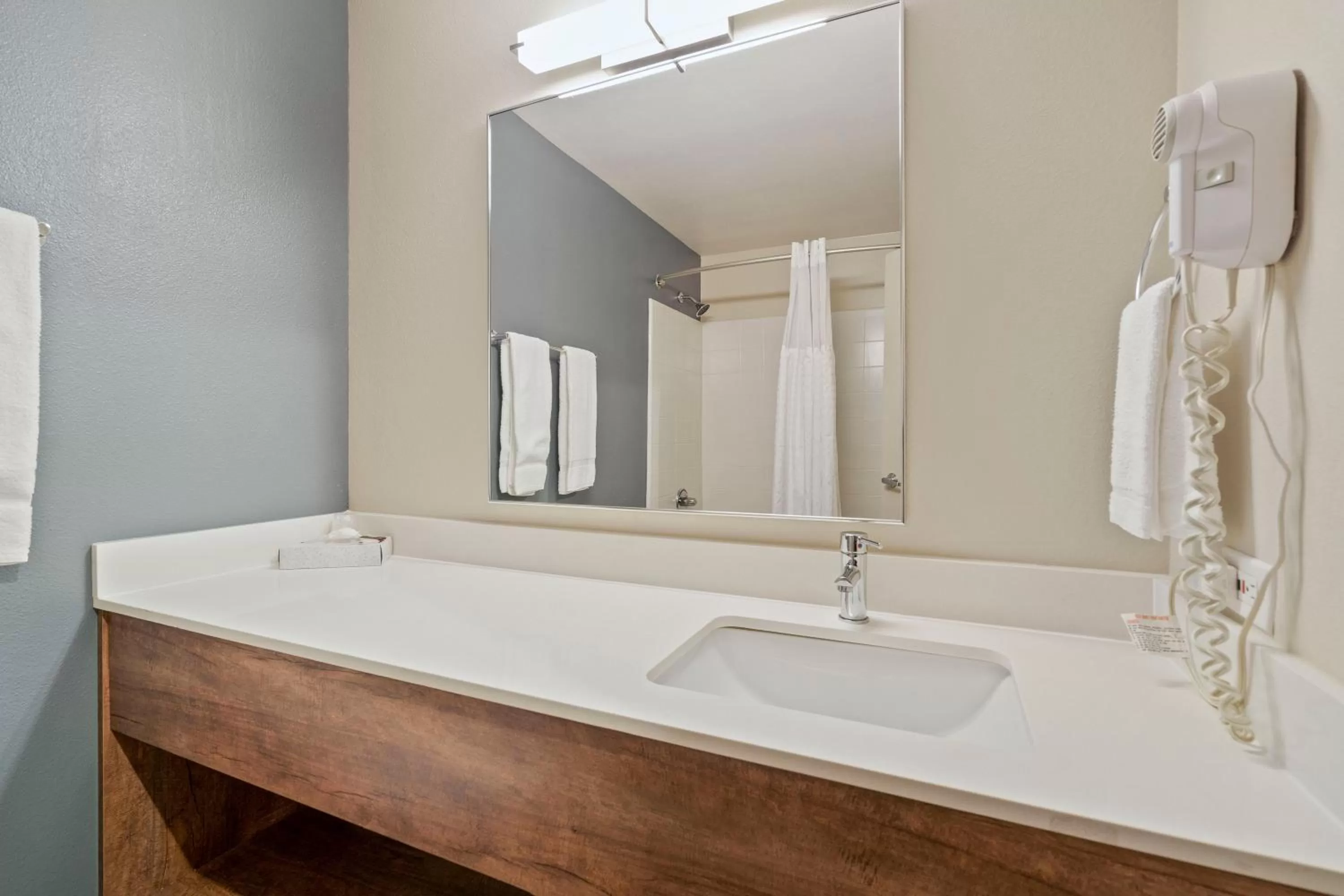 Bathroom in Extended Stay America Suites - Seattle - Redmond